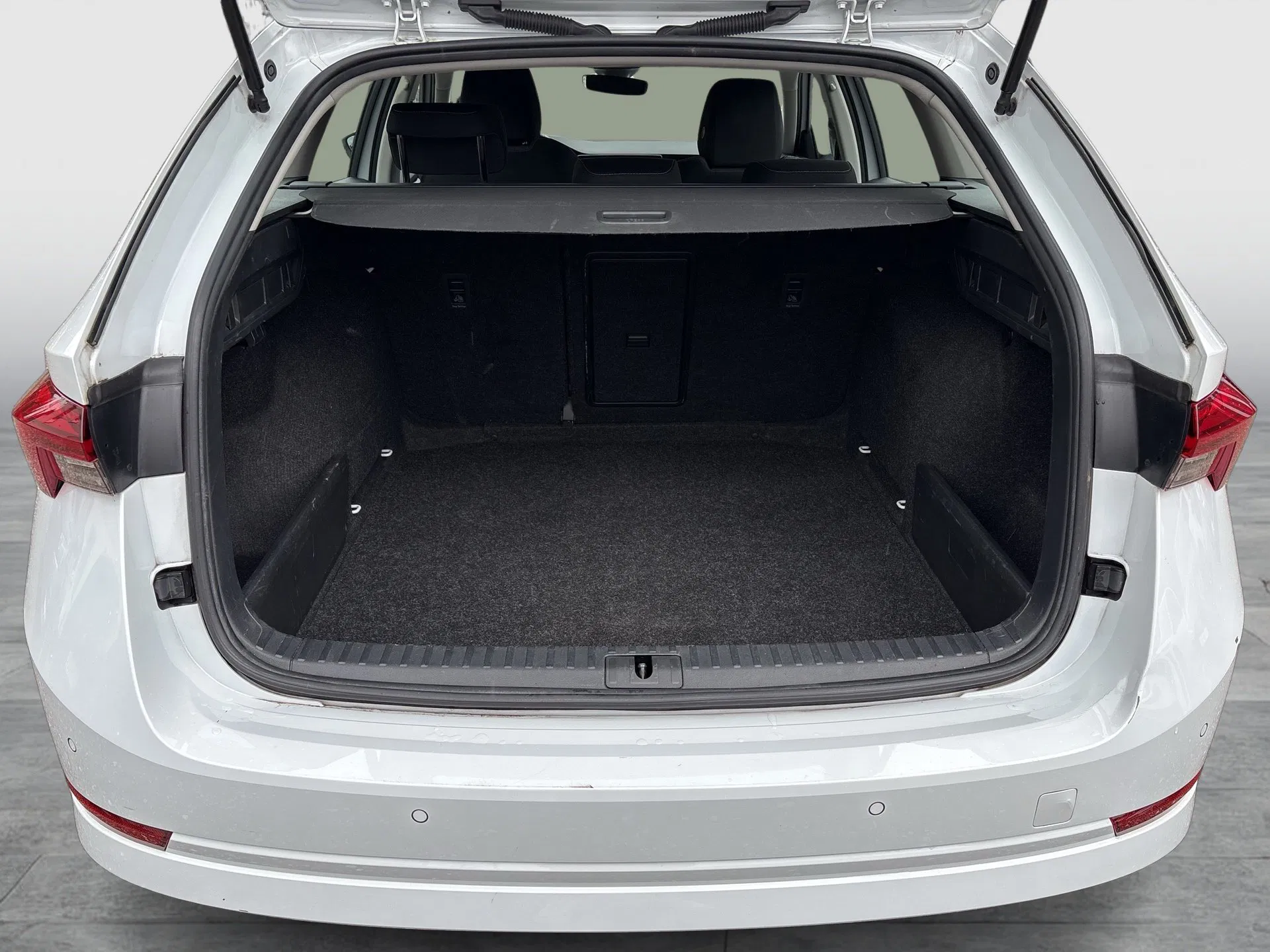 Skoda Octavia Combi 2.0 TDI Ambition | Bild 22 von 24