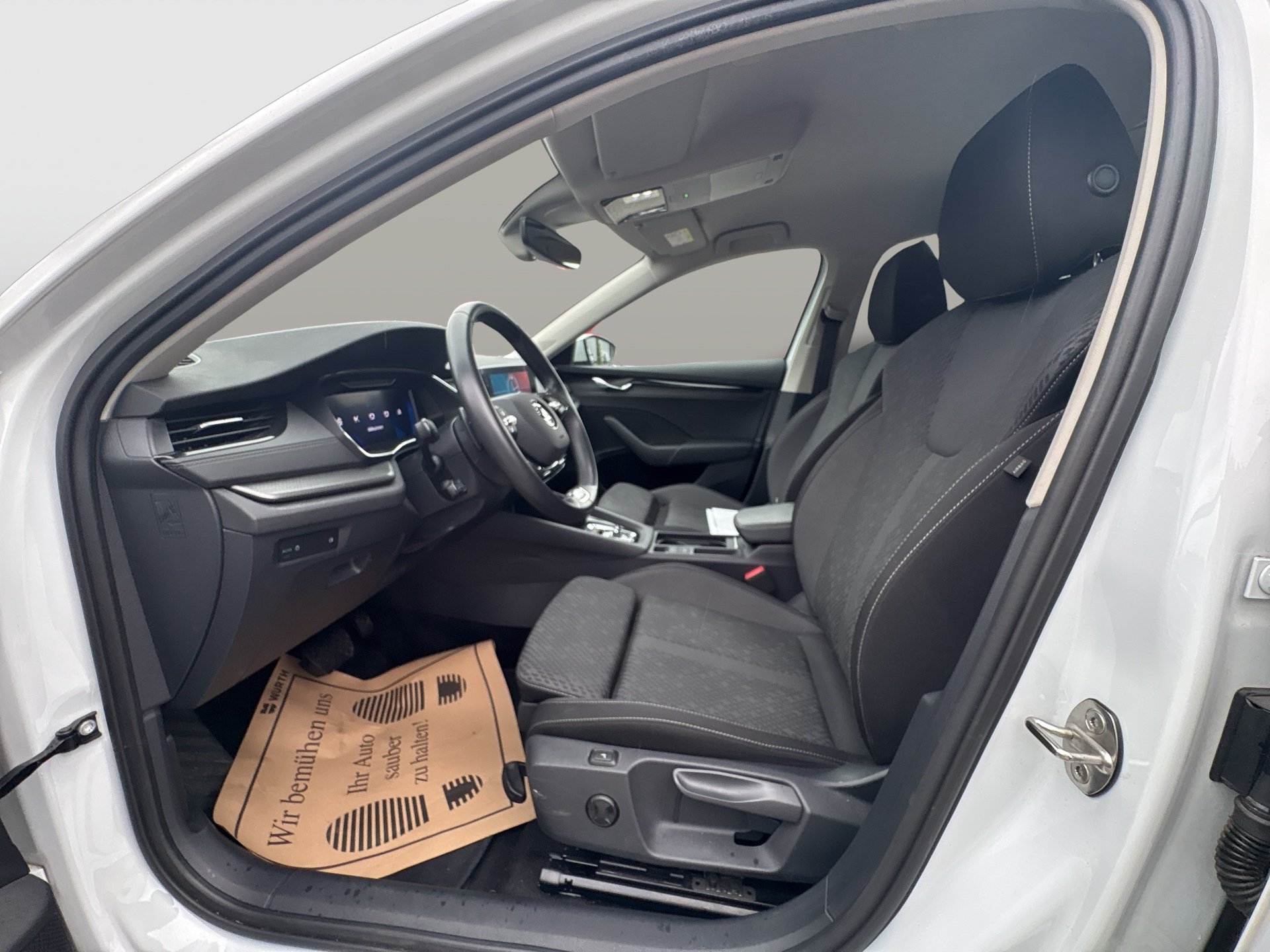 Skoda Octavia Combi 2.0 TDI Ambition | Bild 10 von 24