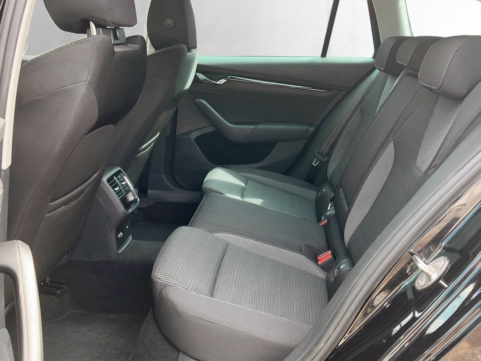 Skoda Octavia Combi 2.0 TDI Ambition | Bild 18 von 25