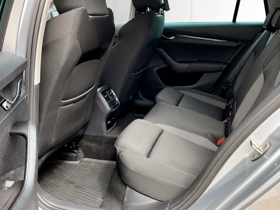 Skoda Octavia Combi 2.0 TDI Ambition | Bild 12 von 24