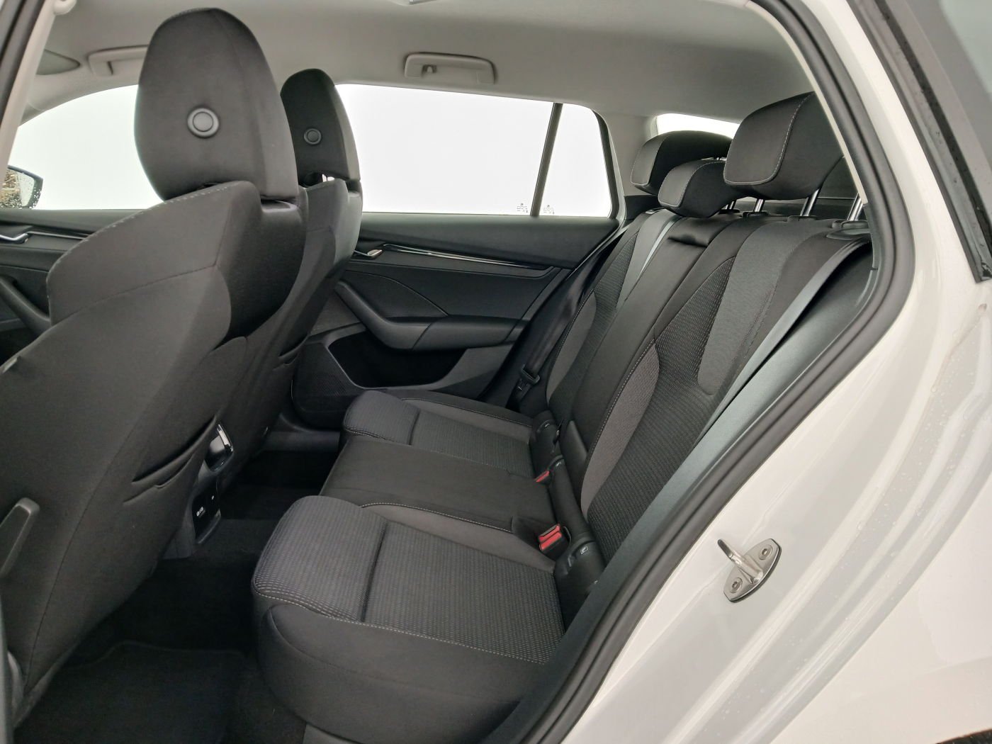 Skoda Octavia Combi 2.0 TDI Ambition | Bild 11 von 30