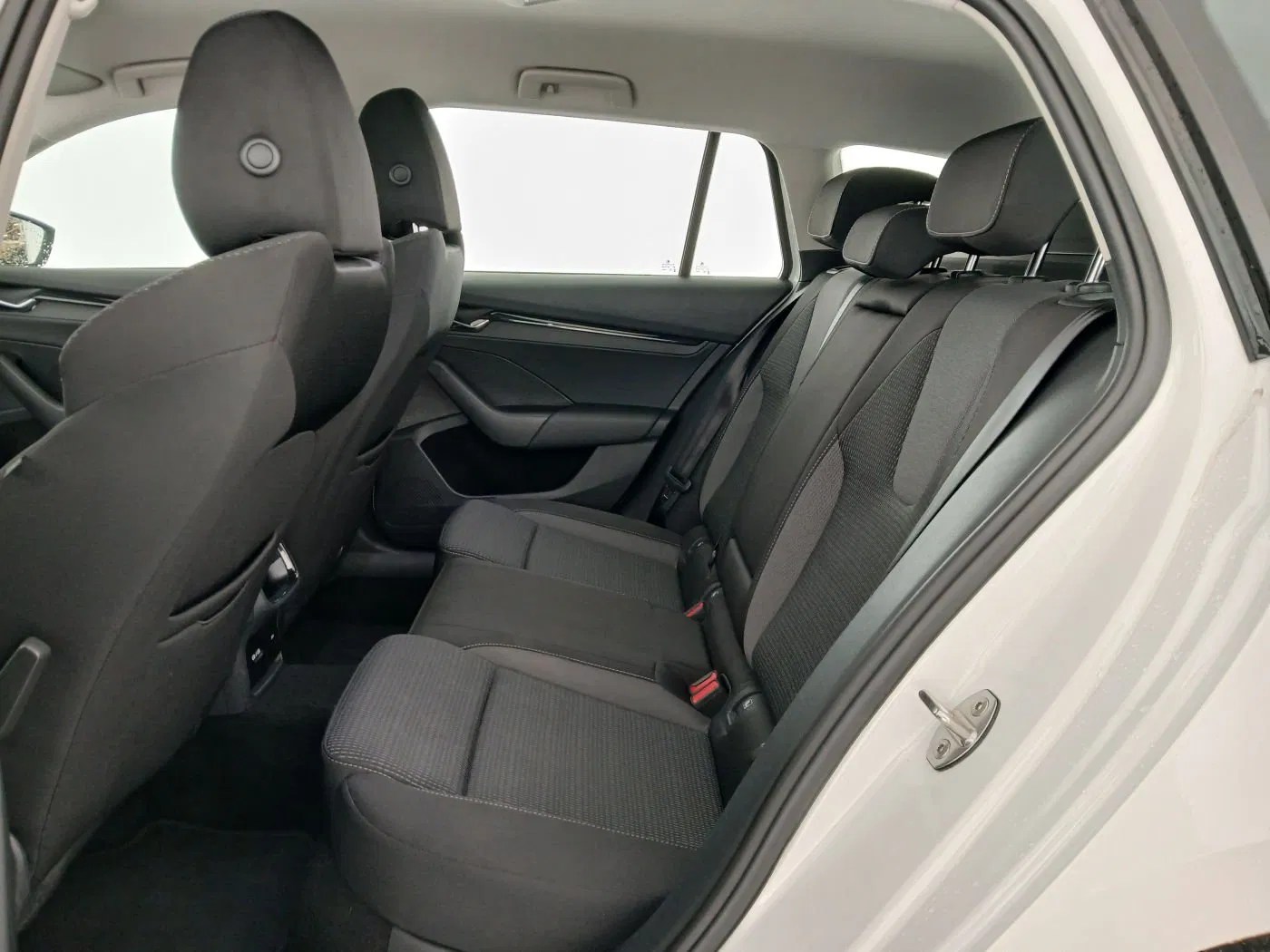 Skoda Octavia Combi 2.0 TDI Ambition | Bild 11 von 30