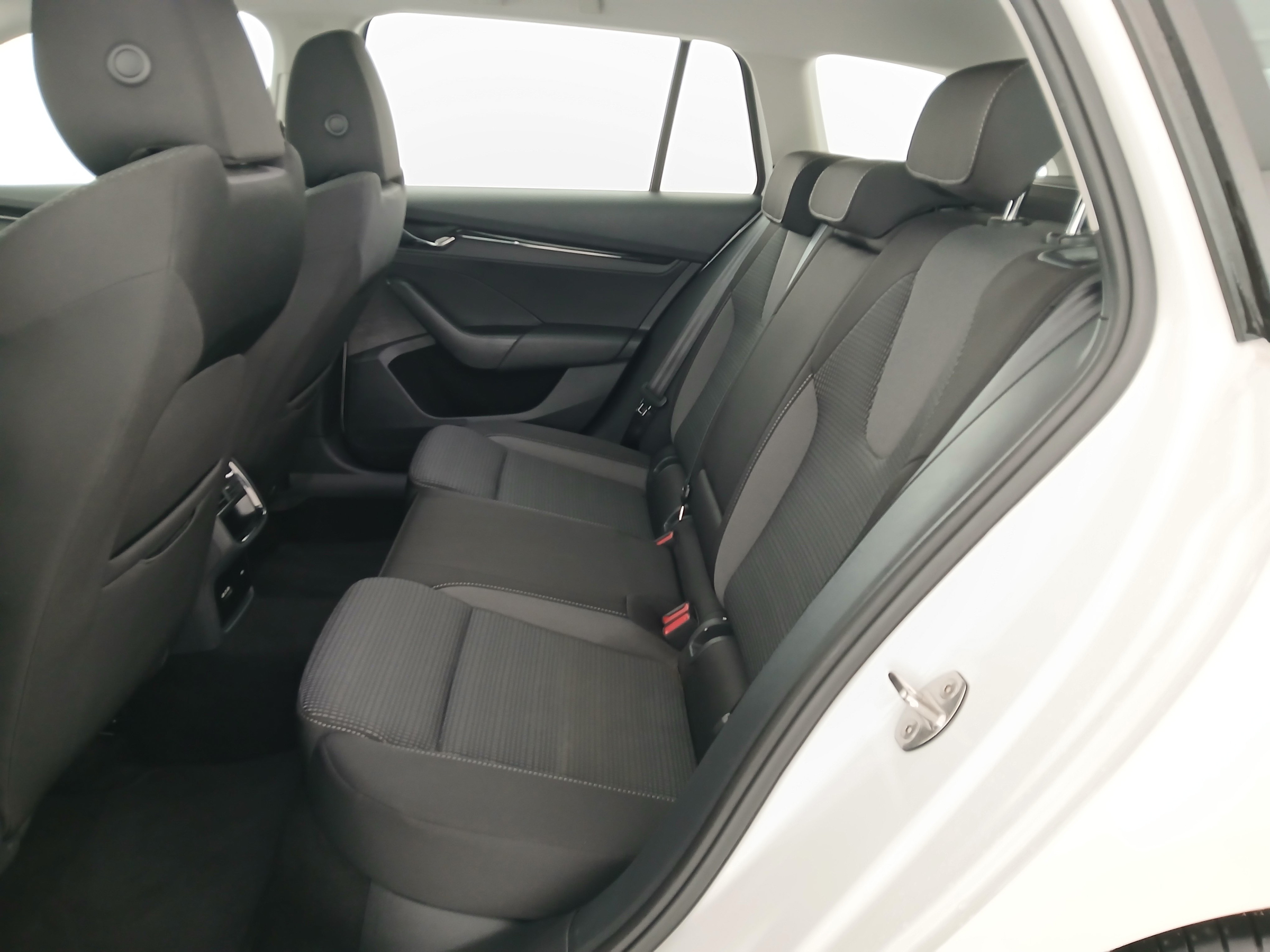 Skoda Octavia Combi 2.0 TDI Ambition | Bild 25 von 28