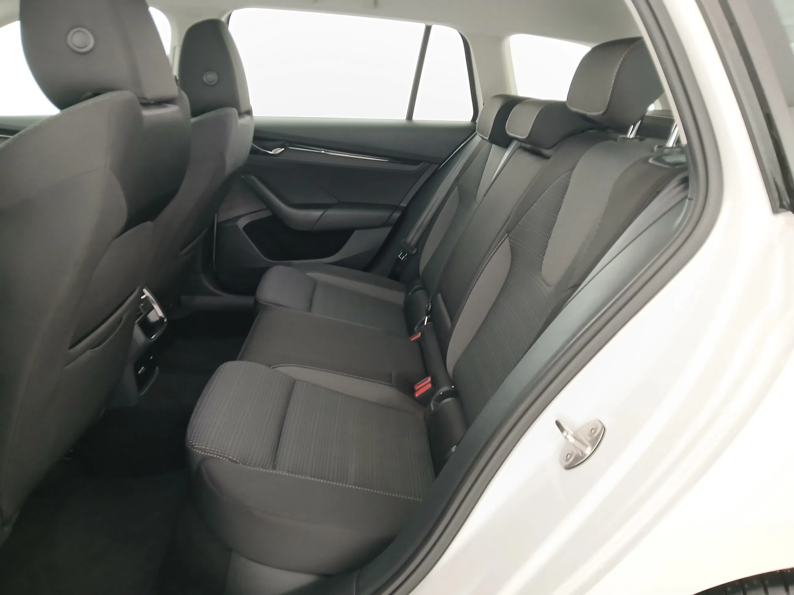 Skoda Octavia Combi 2.0 TDI Ambition | Bild 25 von 28