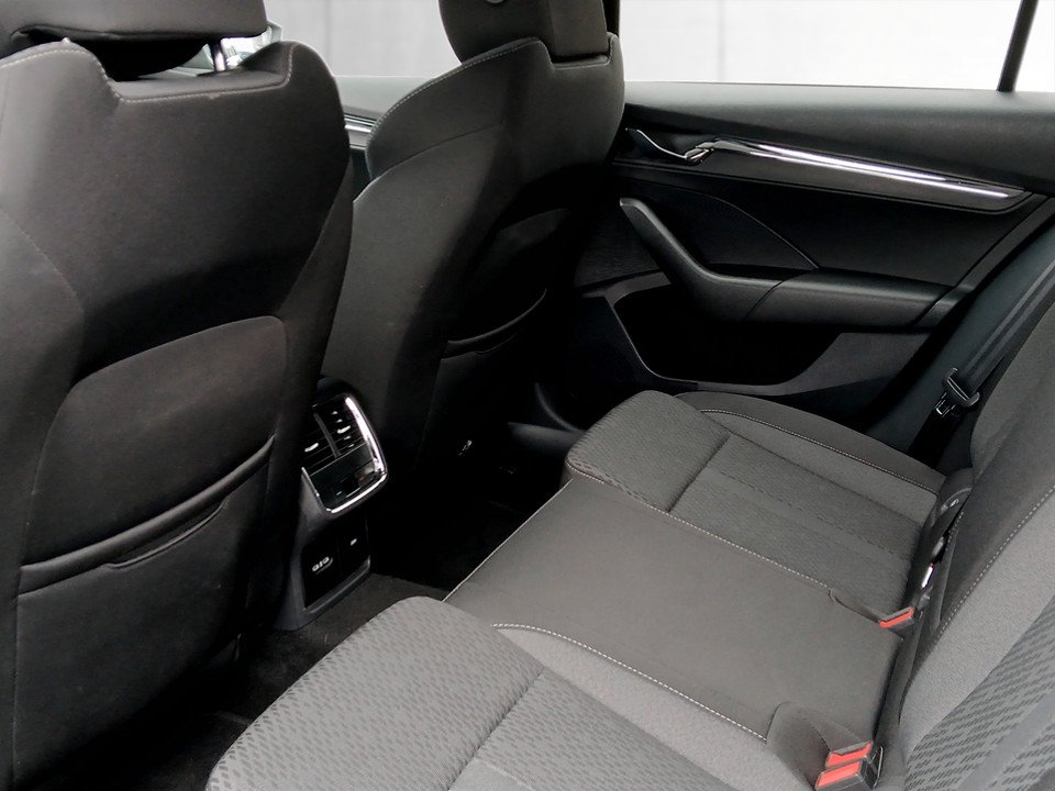 Skoda Octavia Combi 2.0TDI DSG Style | Bild 17 von 20