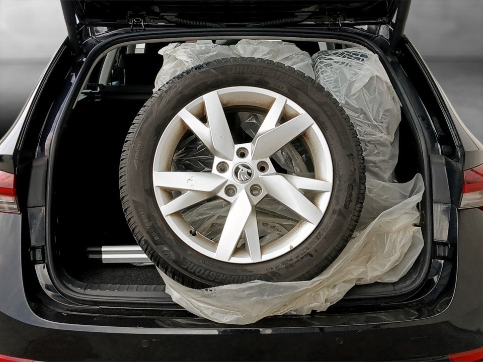 Skoda Octavia Combi 2.0TDI DSG Style | Bild 18 von 20