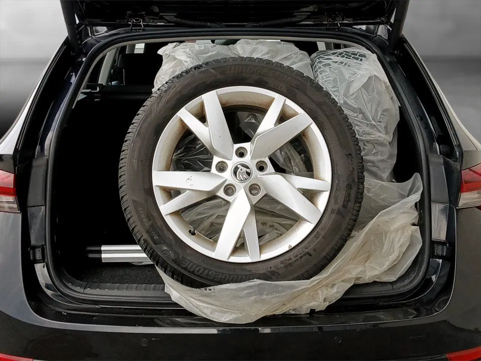 Skoda Octavia Combi 2.0TDI DSG Style | Bild 18 von 20