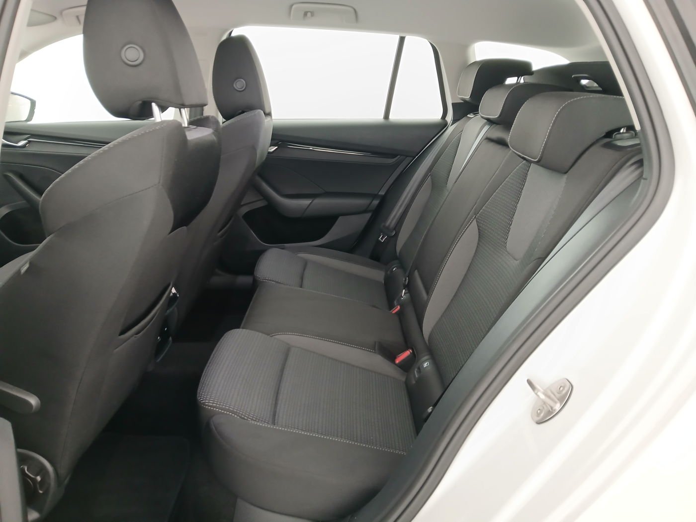 Skoda Octavia Combi 2.0 TDI Ambition | Bild 11 von 28