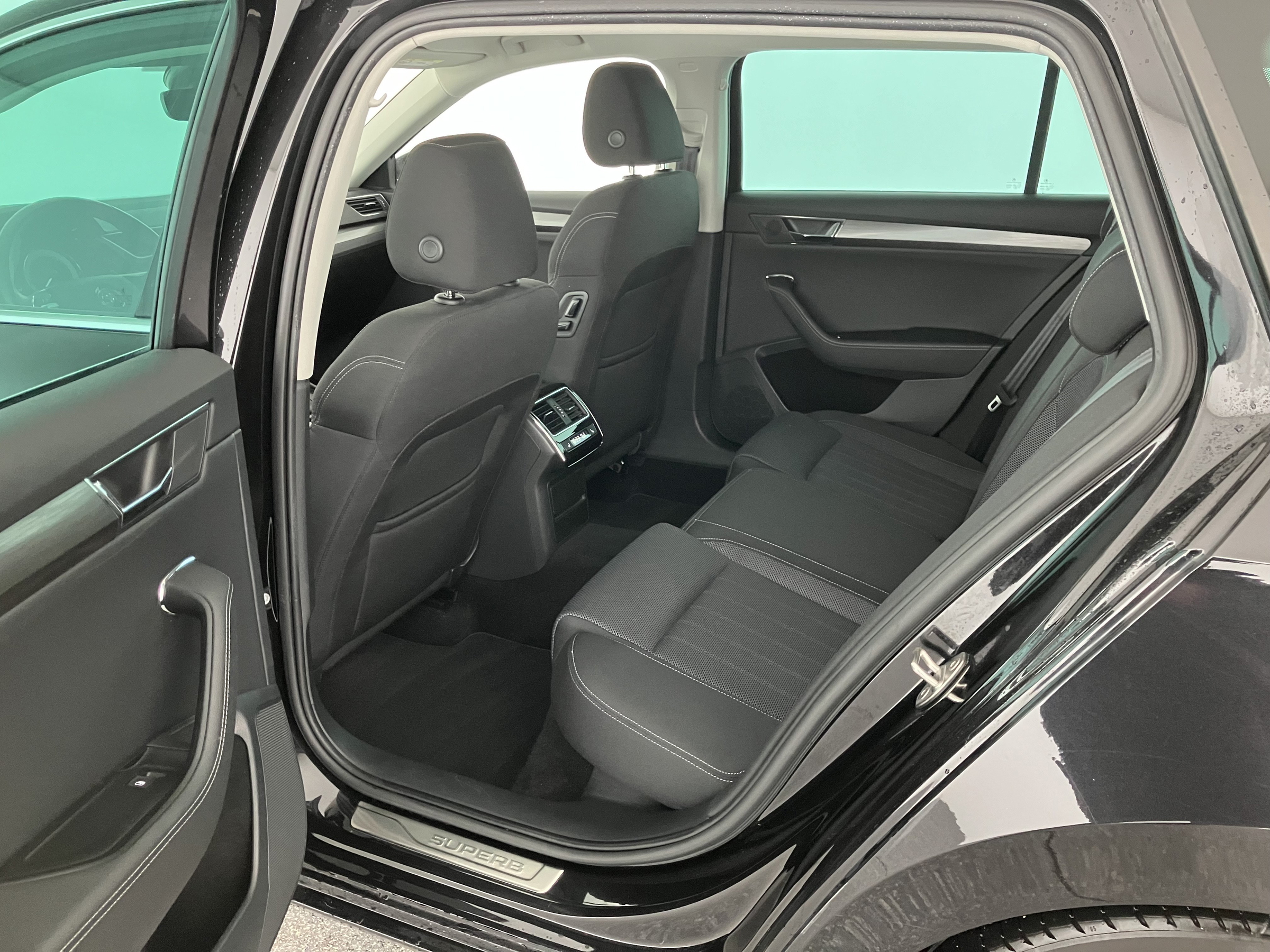 Skoda Superb Combi 2.0 TDI Style | Bild 16 von 30