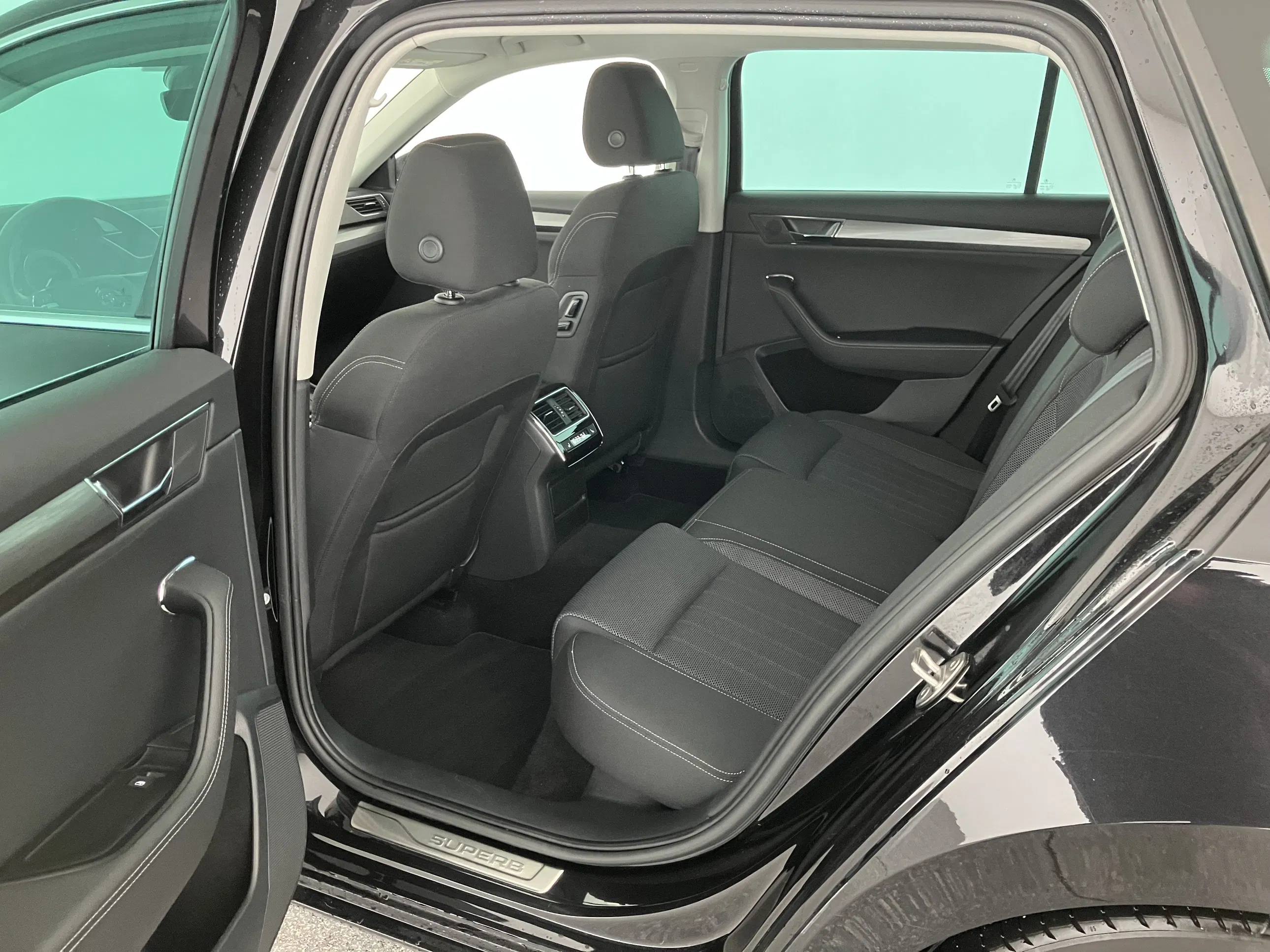 Skoda Superb Combi 2.0 TDI Style | Bild 16 von 30