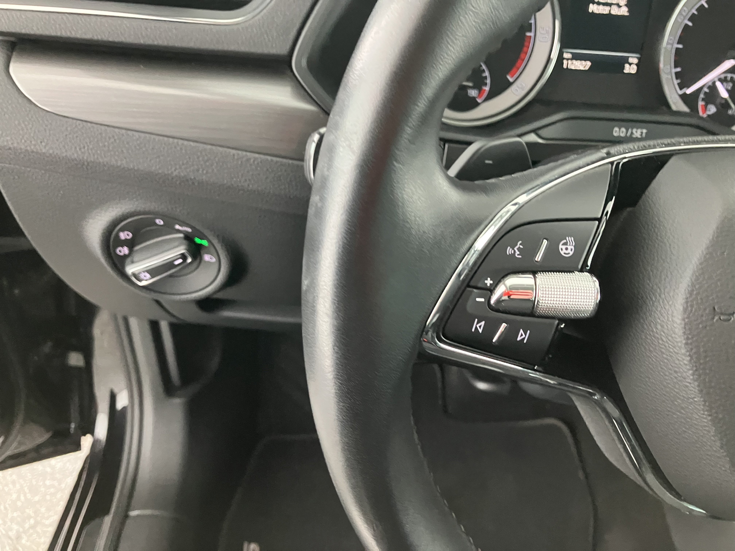 Skoda Superb Combi 2.0 TDI Style | Bild 20 von 30