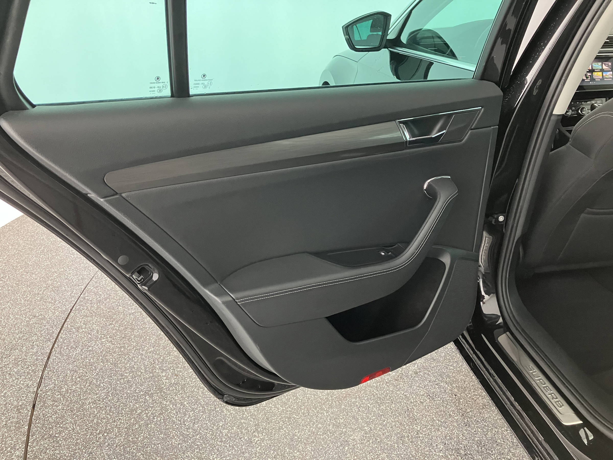 Skoda Superb Combi 2.0 TDI Style | Bild 24 von 30