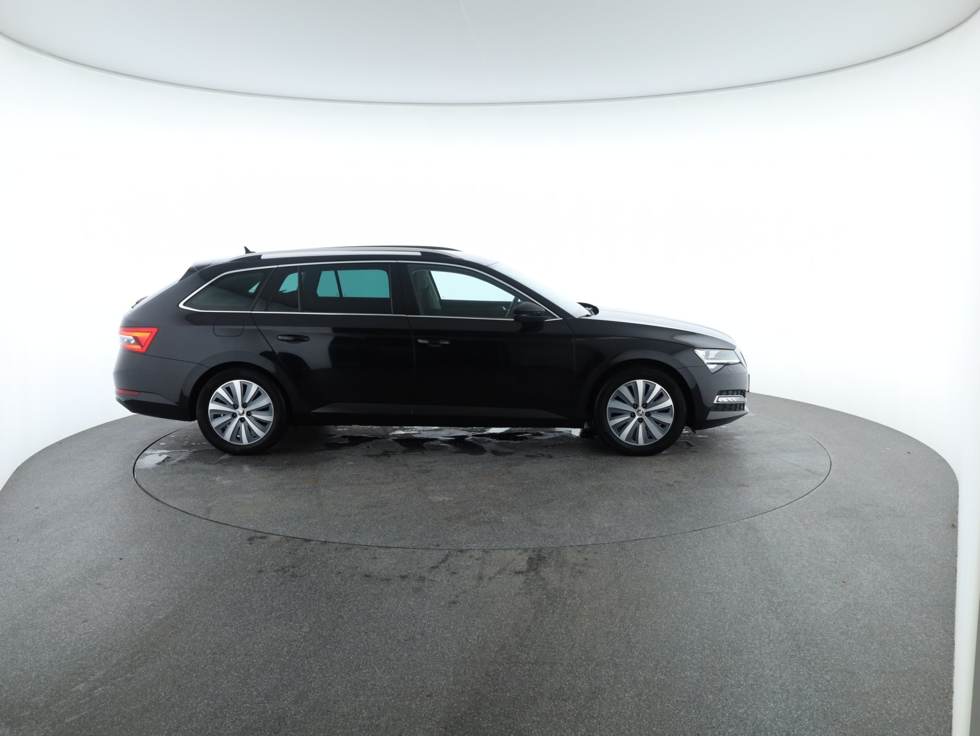 Skoda Superb Combi 2.0 TDI Style | Bild 30 von 30