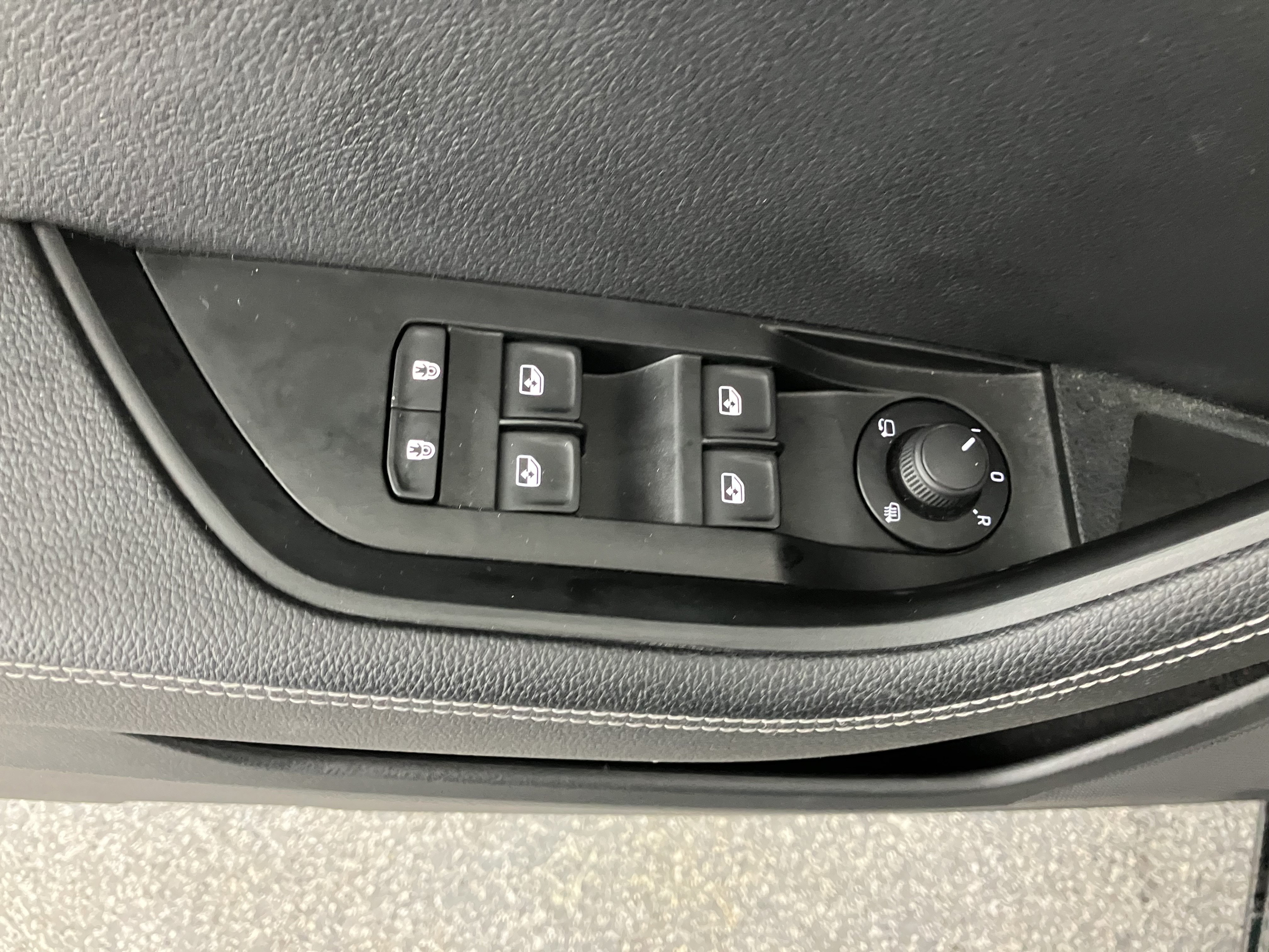 Skoda Superb Combi 2.0 TDI Style | Bild 4 von 30