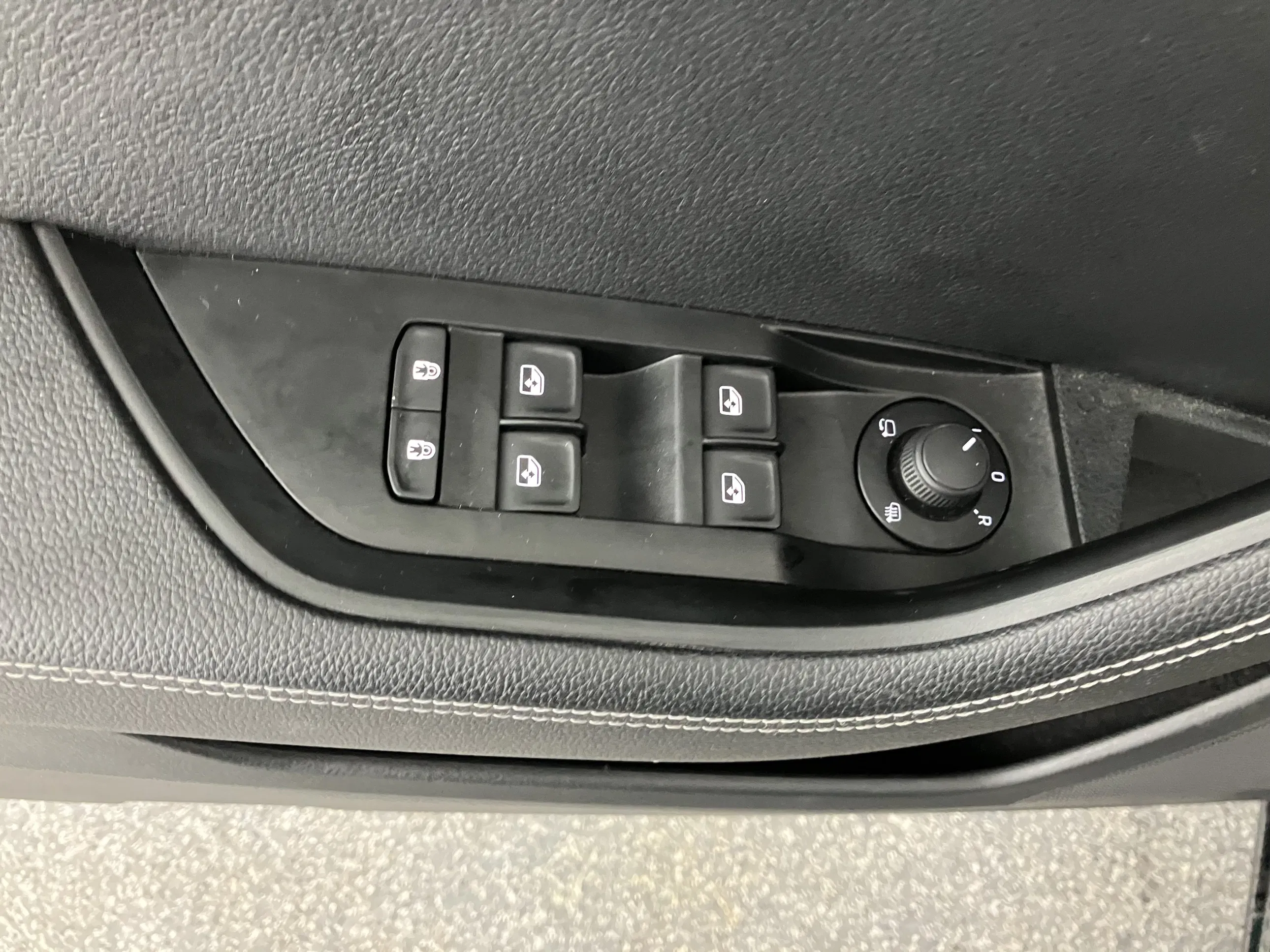 Skoda Superb Combi 2.0 TDI Style | Bild 4 von 30