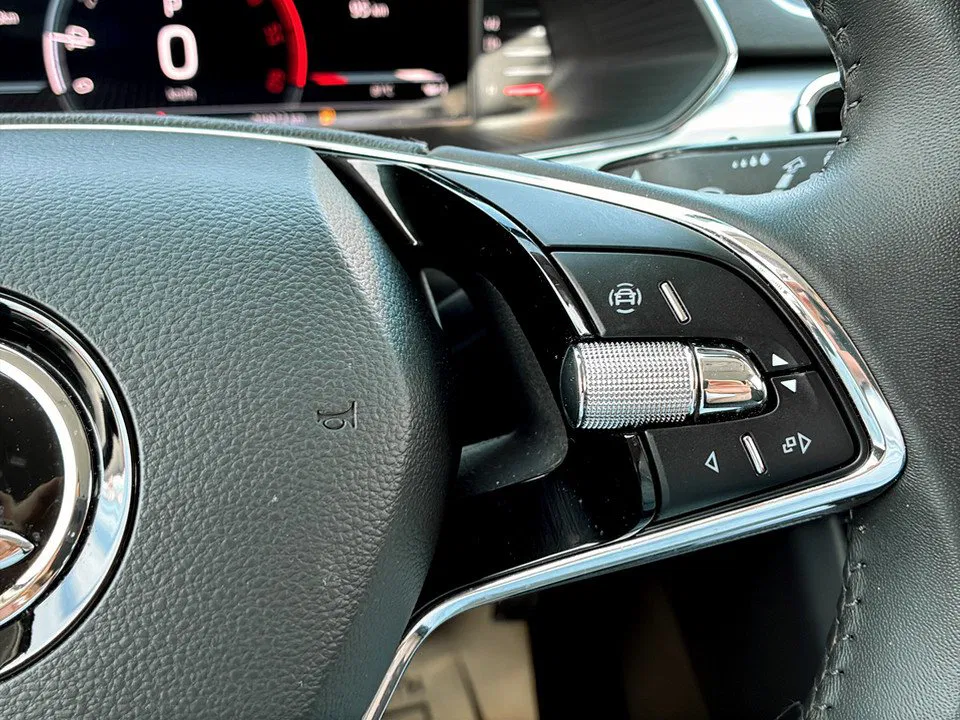 Skoda Superb Combi 2.0 TDI Ambition | Bild 13 von 24
