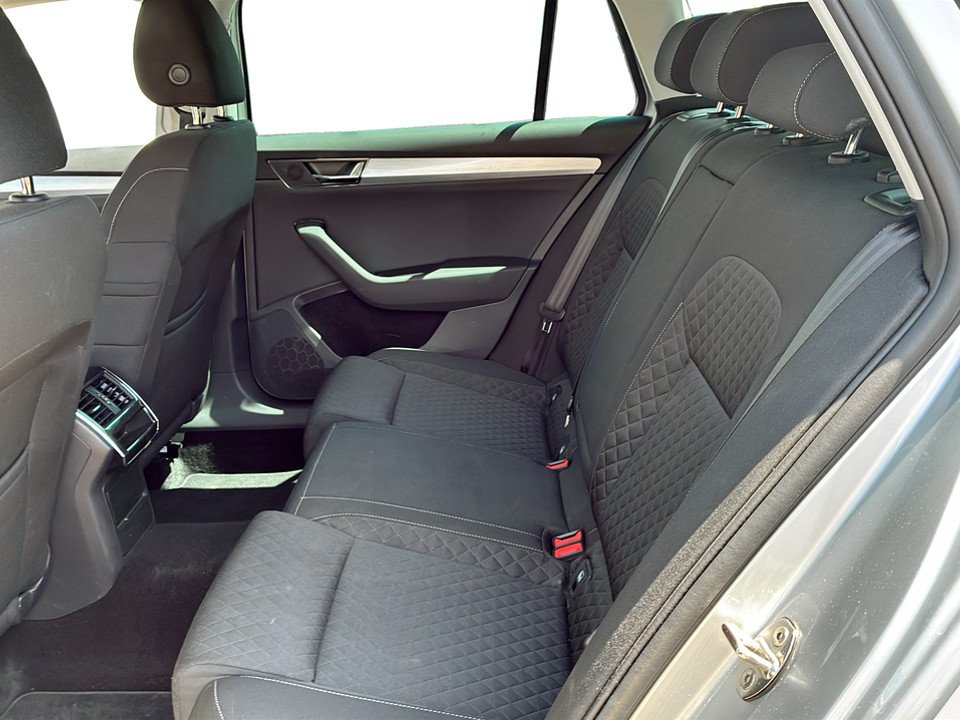 Skoda Superb Combi 2.0 TDI Ambition | Bild 20 von 24