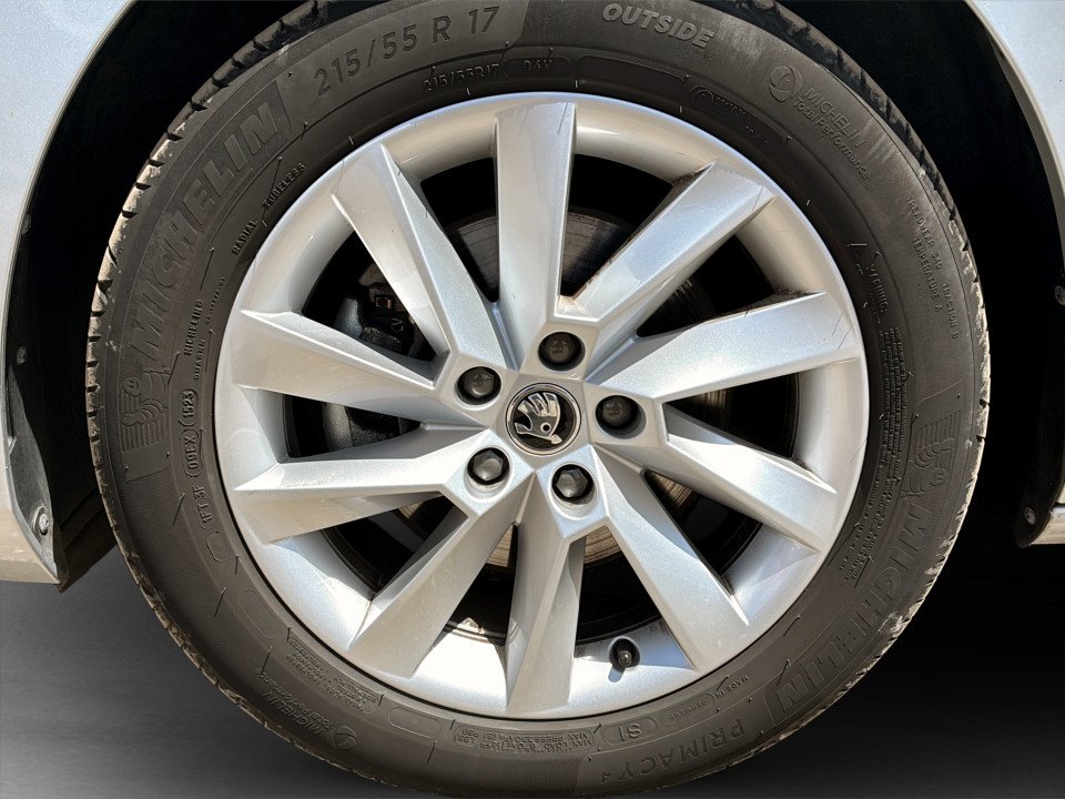 Skoda Superb Combi 2.0 TDI Ambition | Bild 8 von 24