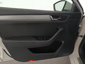 Skoda Superb Combi 2.0 TDI Ambition | Thumbnail 11 von 31