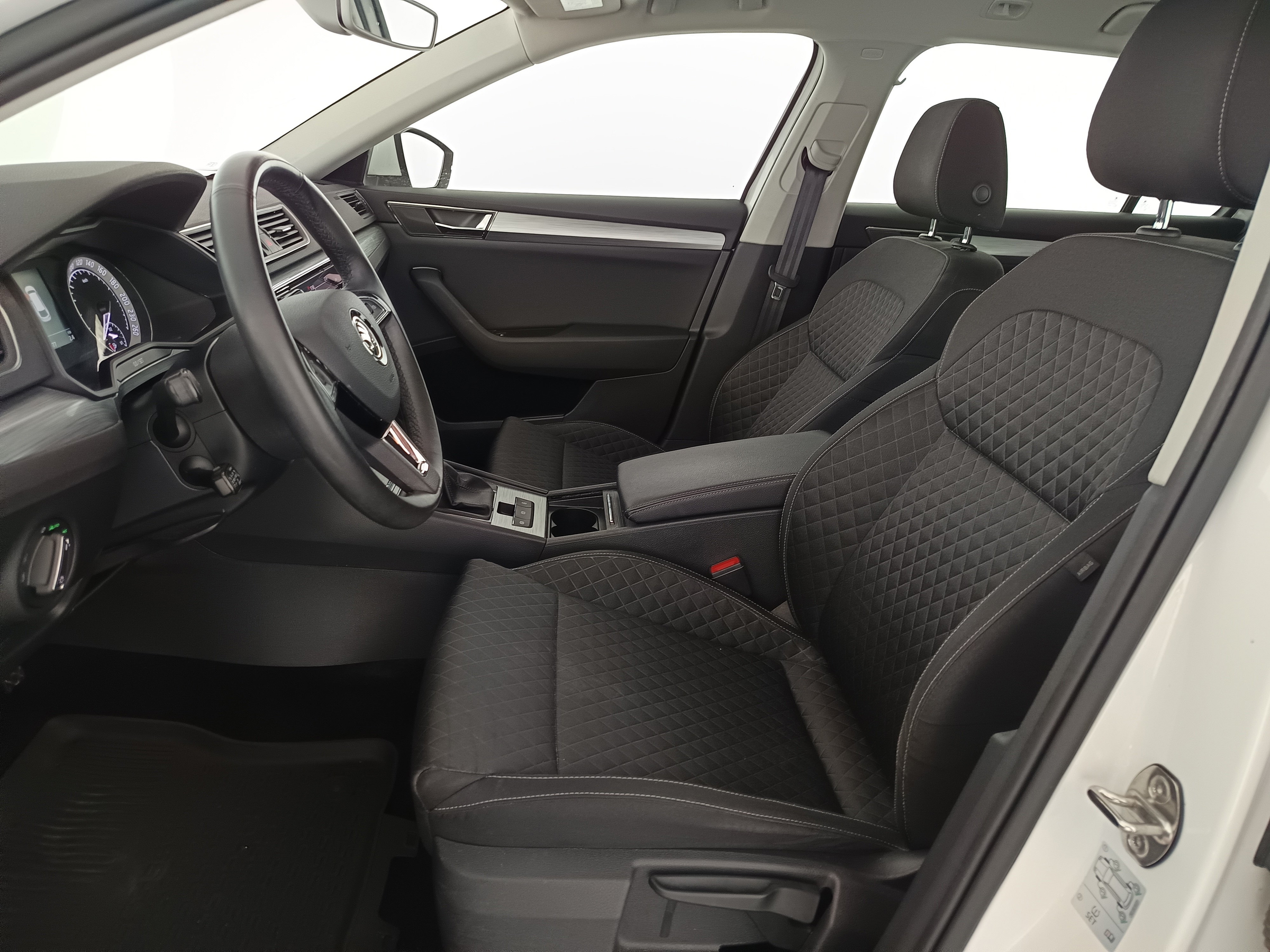 Skoda Superb Combi 2.0 TDI Ambition | Bild 13 von 30