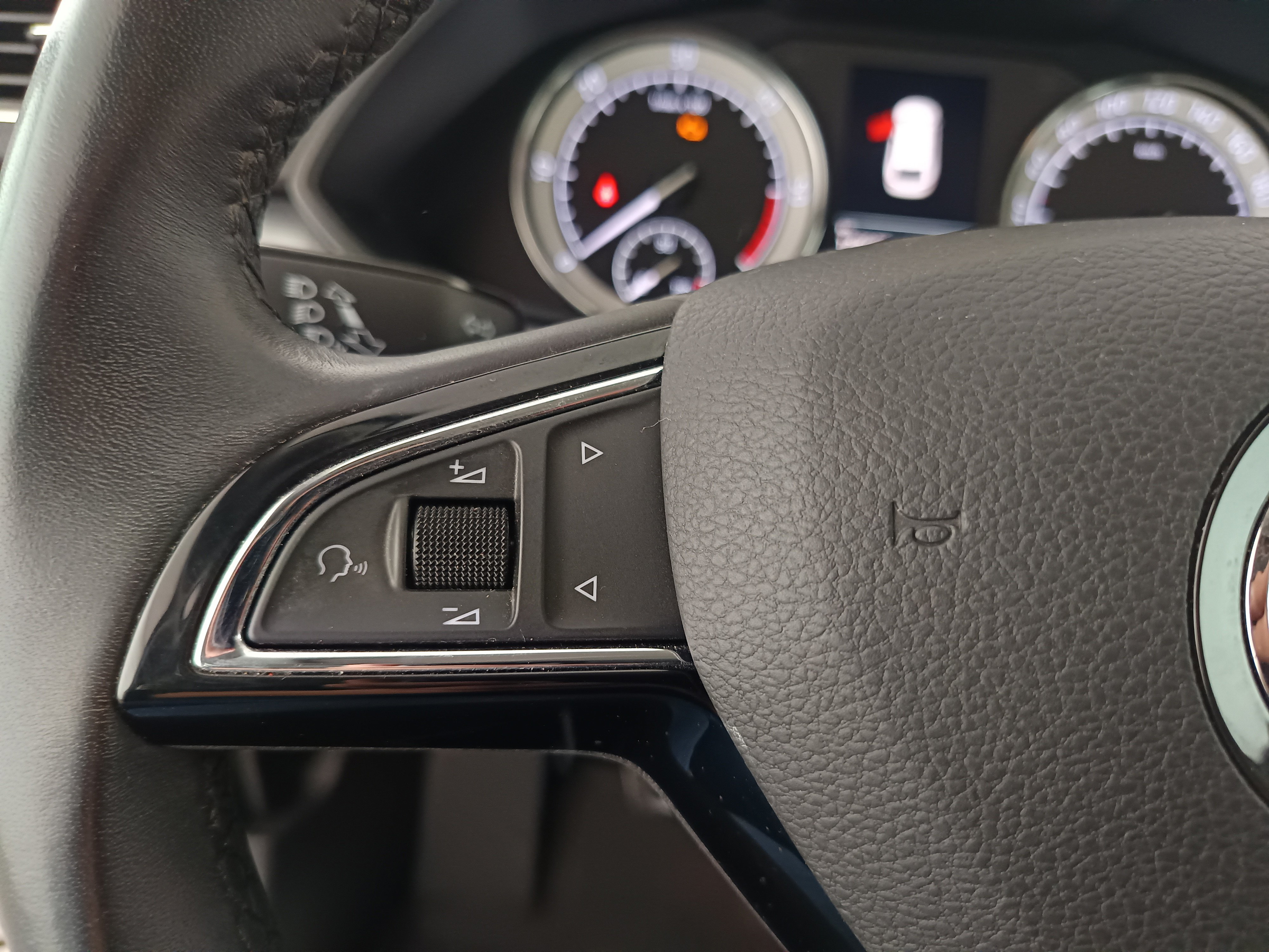 Skoda Superb Combi 2.0 TDI Ambition | Bild 16 von 30