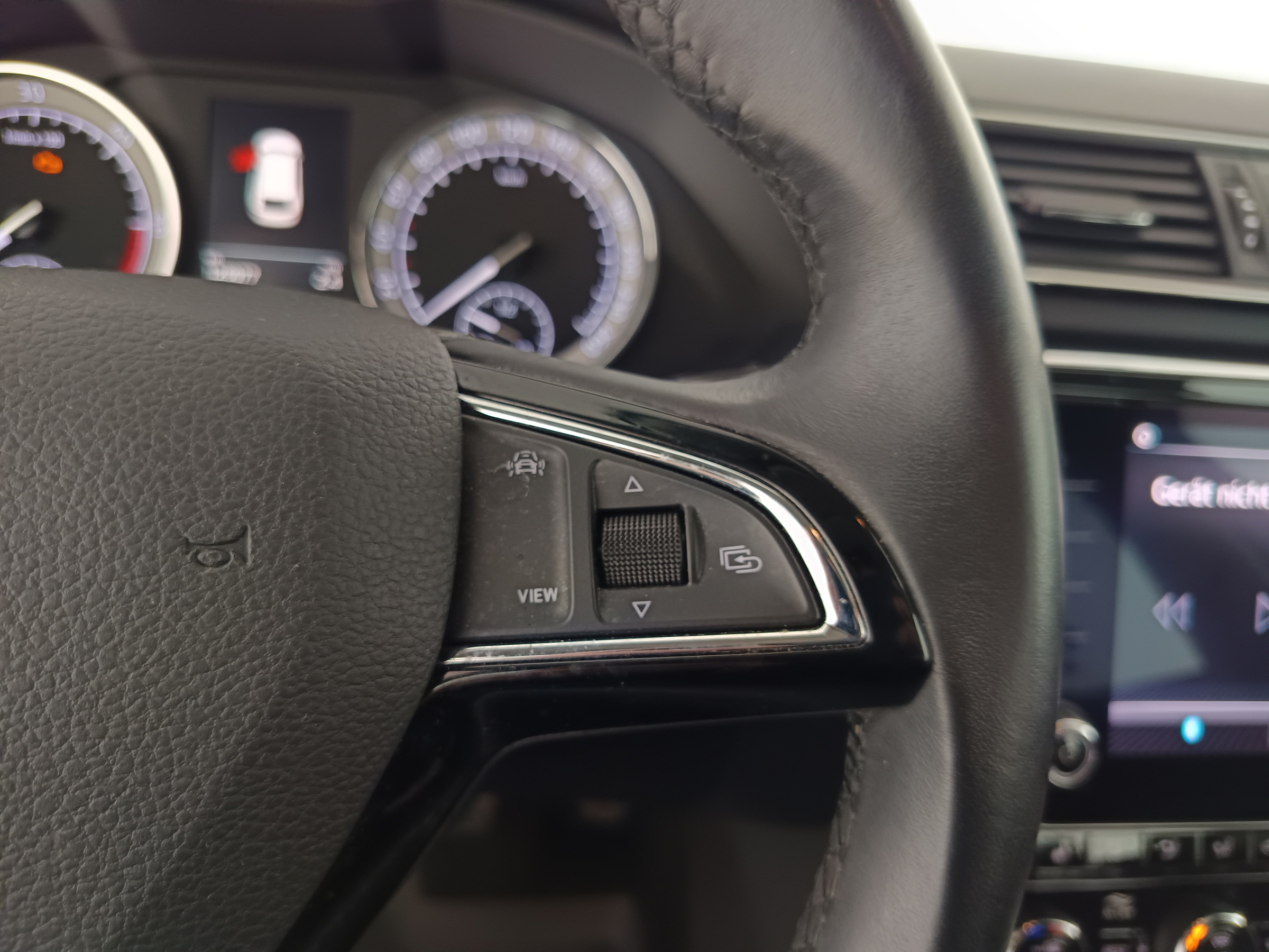 Skoda Superb Combi 2.0 TDI Ambition | Bild 17 von 30