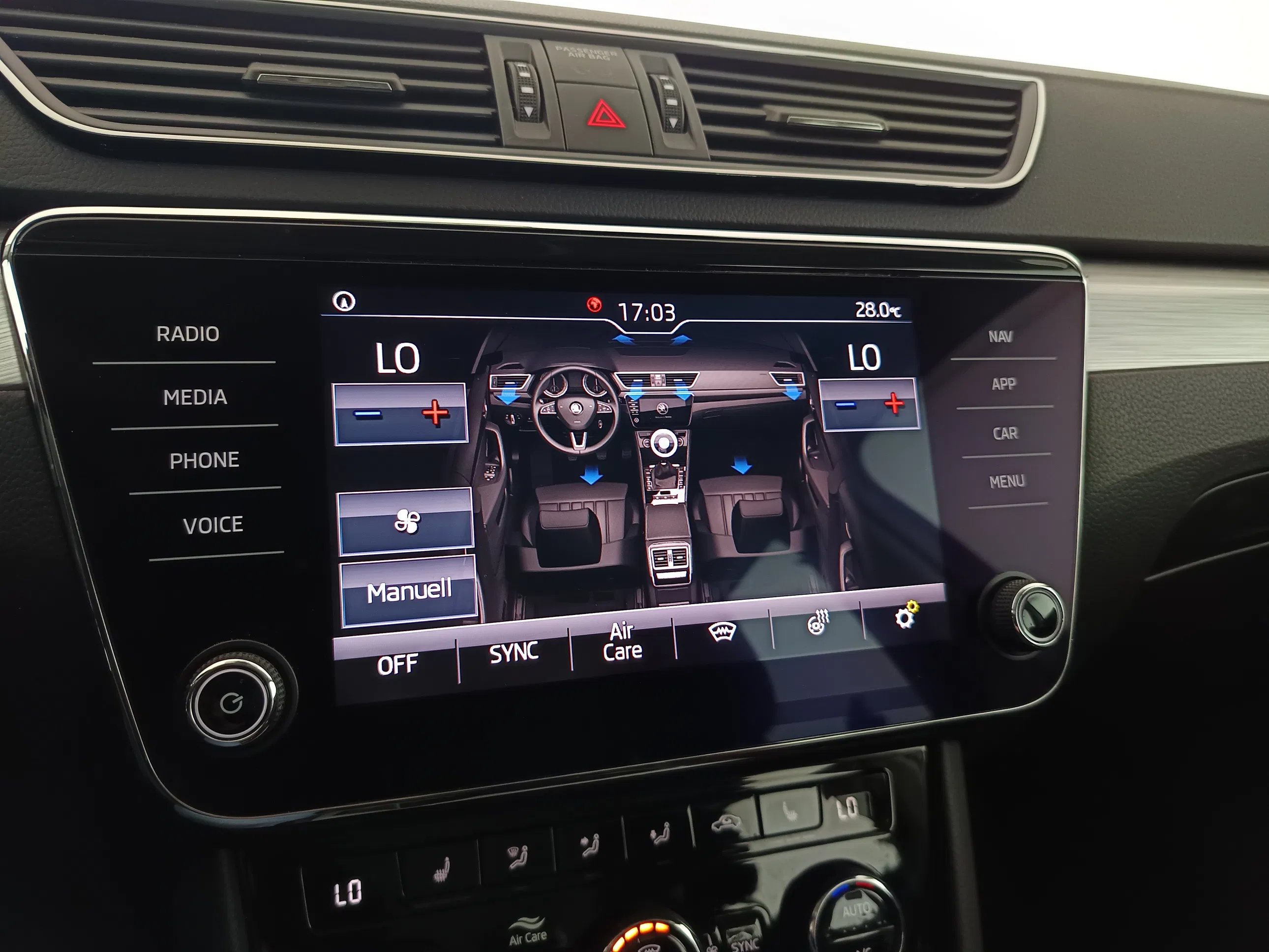 Skoda Superb Combi 2.0 TDI Ambition | Bild 22 von 31