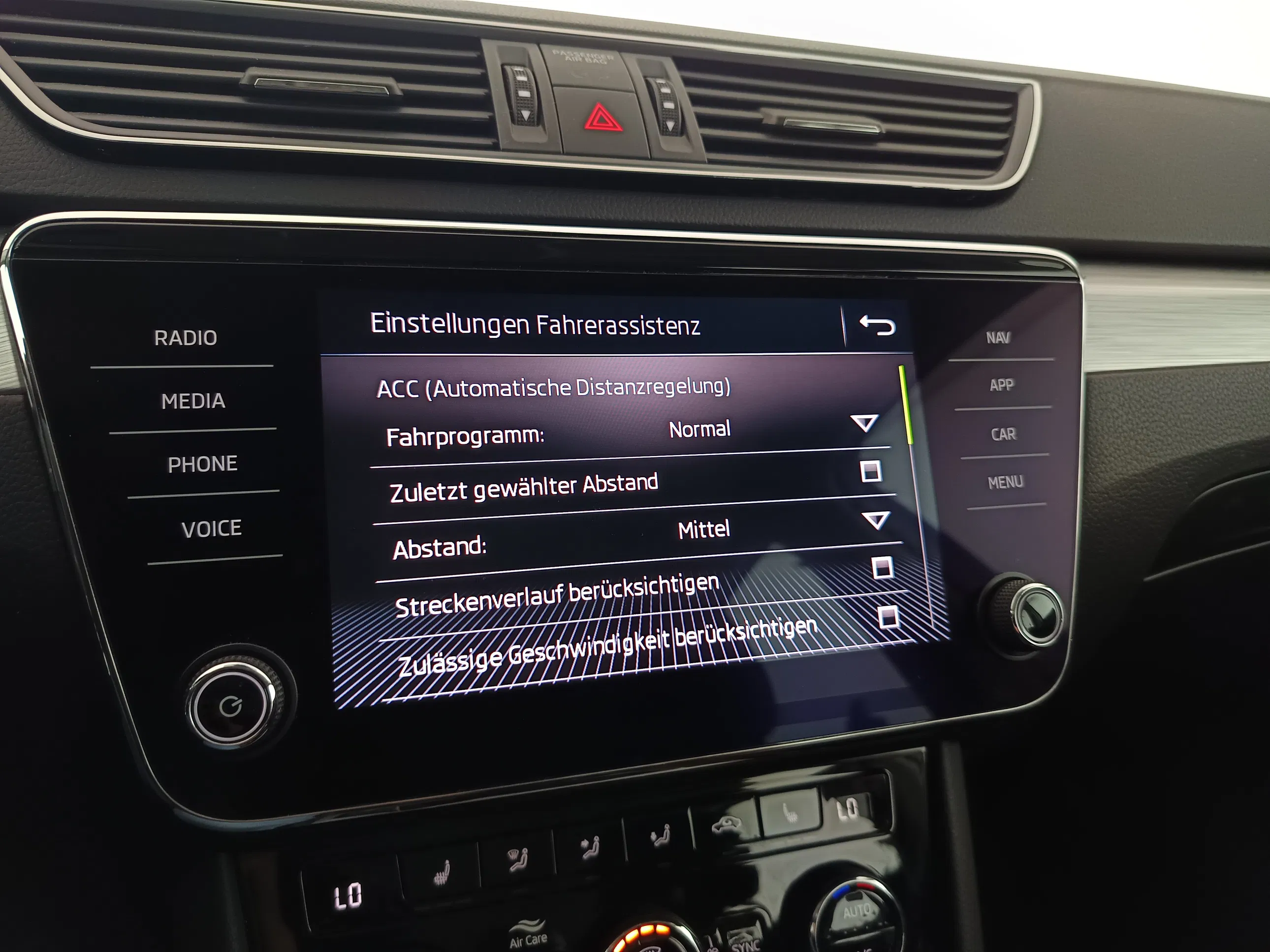 Skoda Superb Combi 2.0 TDI Ambition | Bild 26 von 31