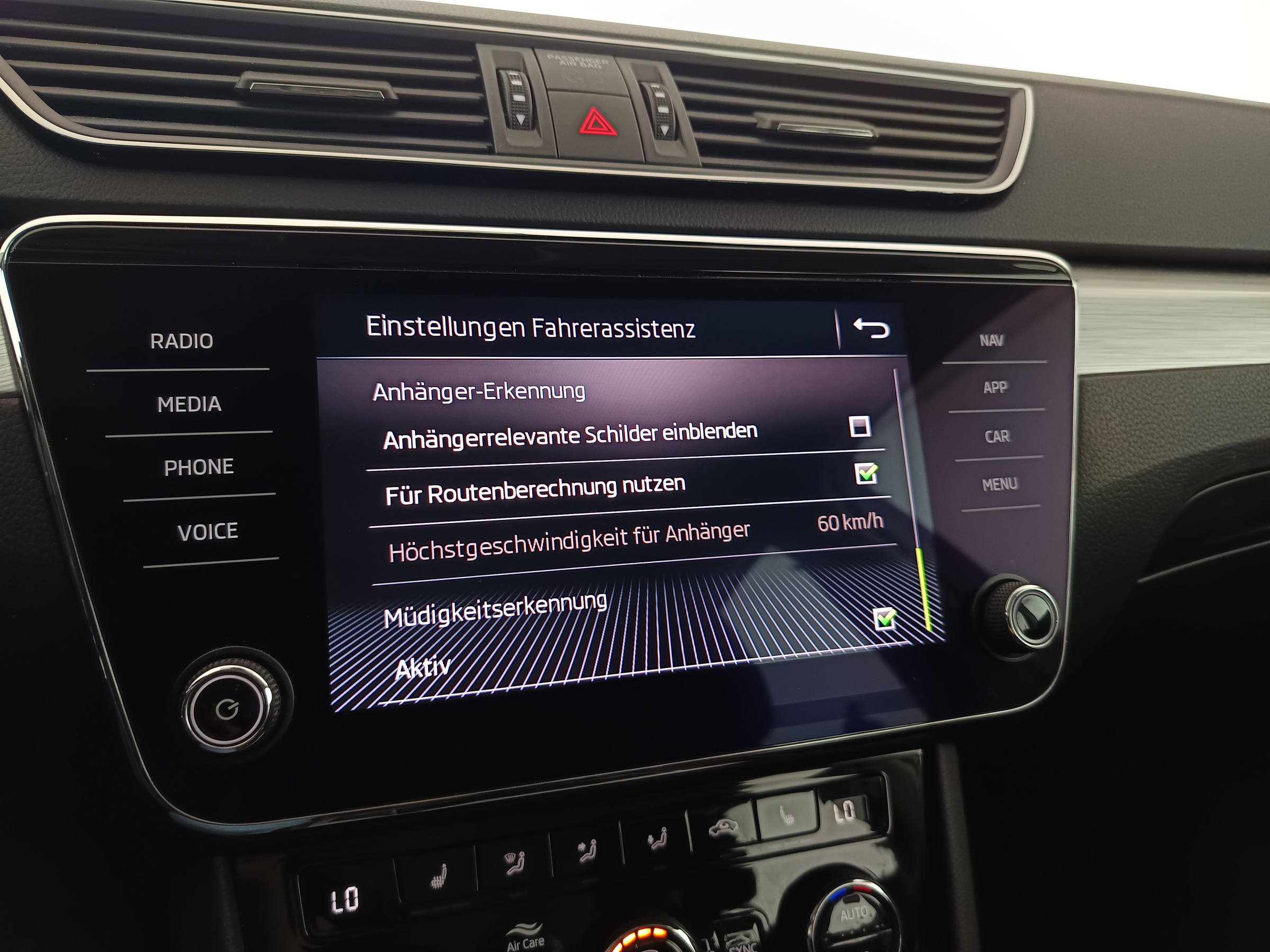 Skoda Superb Combi 2.0 TDI Ambition | Bild 28 von 31