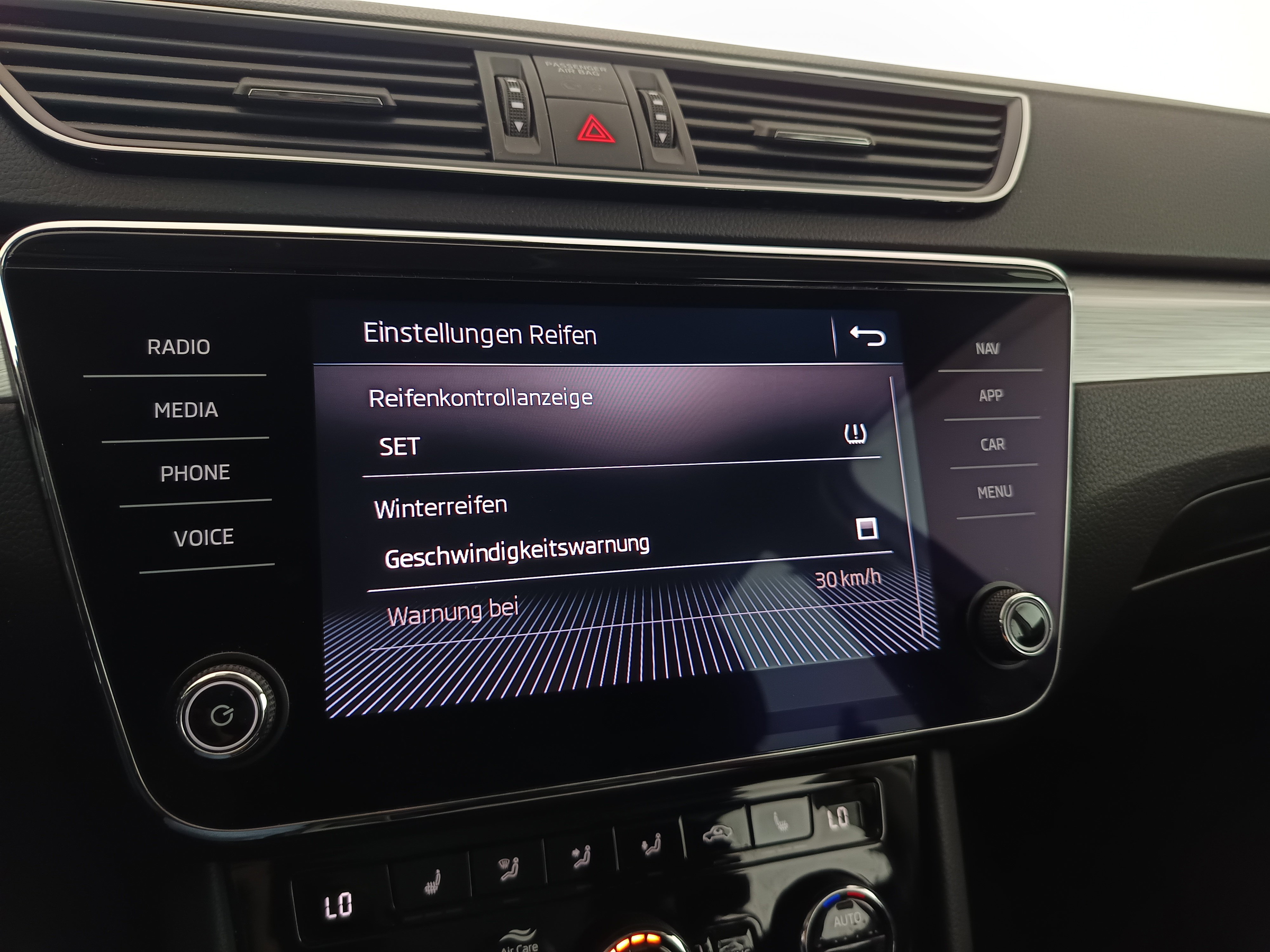 Skoda Superb Combi 2.0 TDI Ambition | Bild 25 von 30