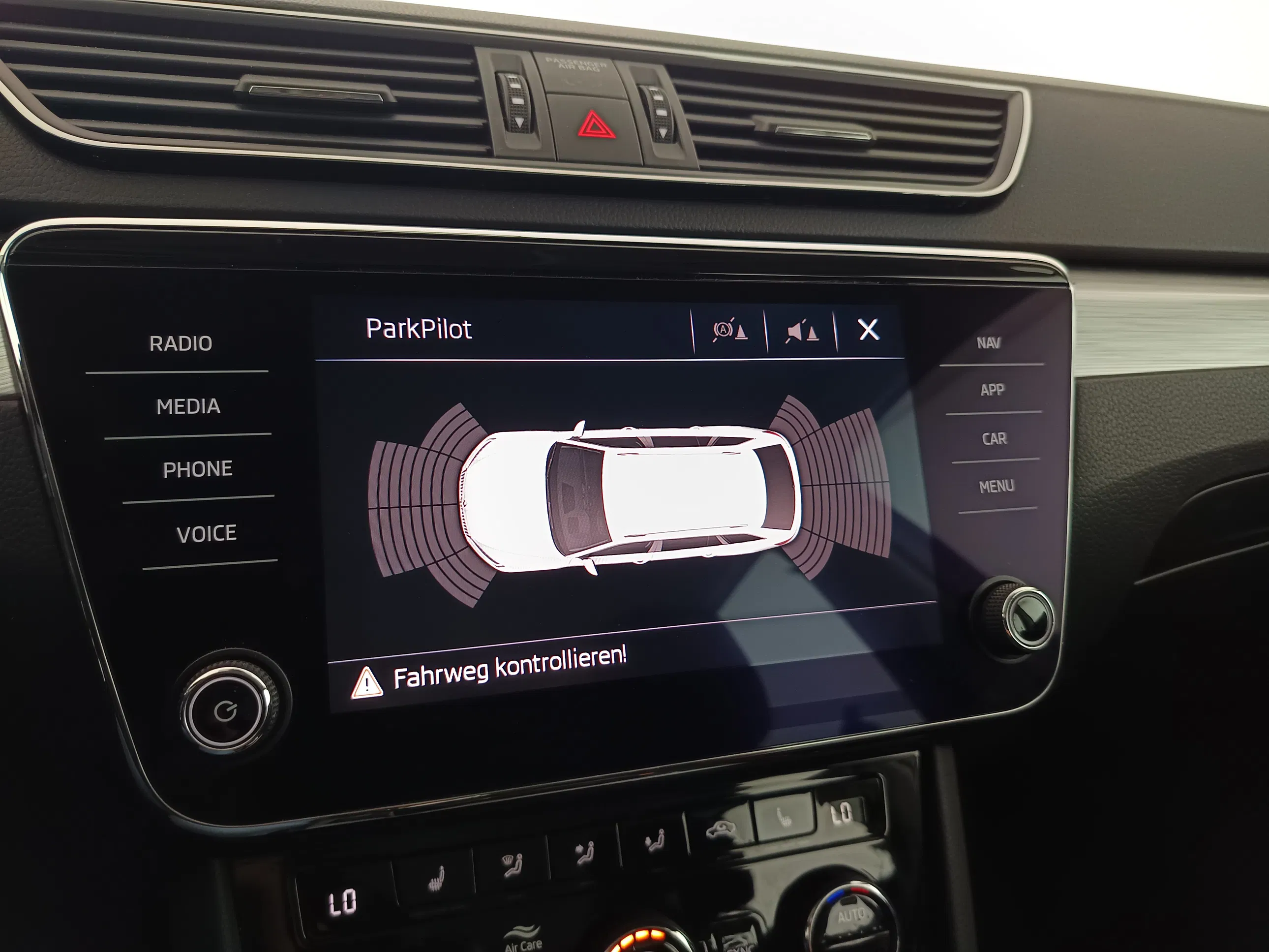 Skoda Superb Combi 2.0 TDI Ambition | Bild 30 von 31