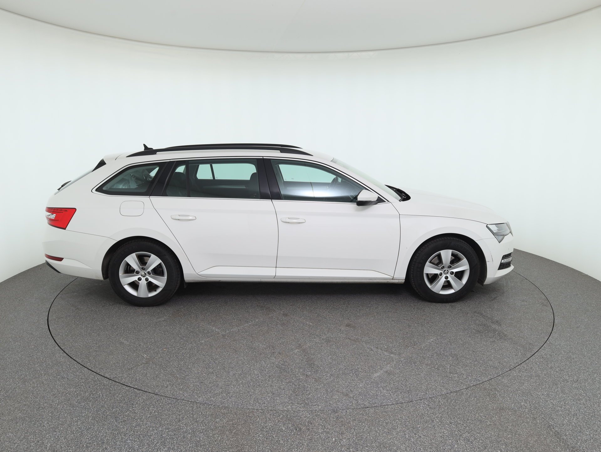 Skoda Superb Combi 2.0 TDI Ambition | Bild 4 von 30