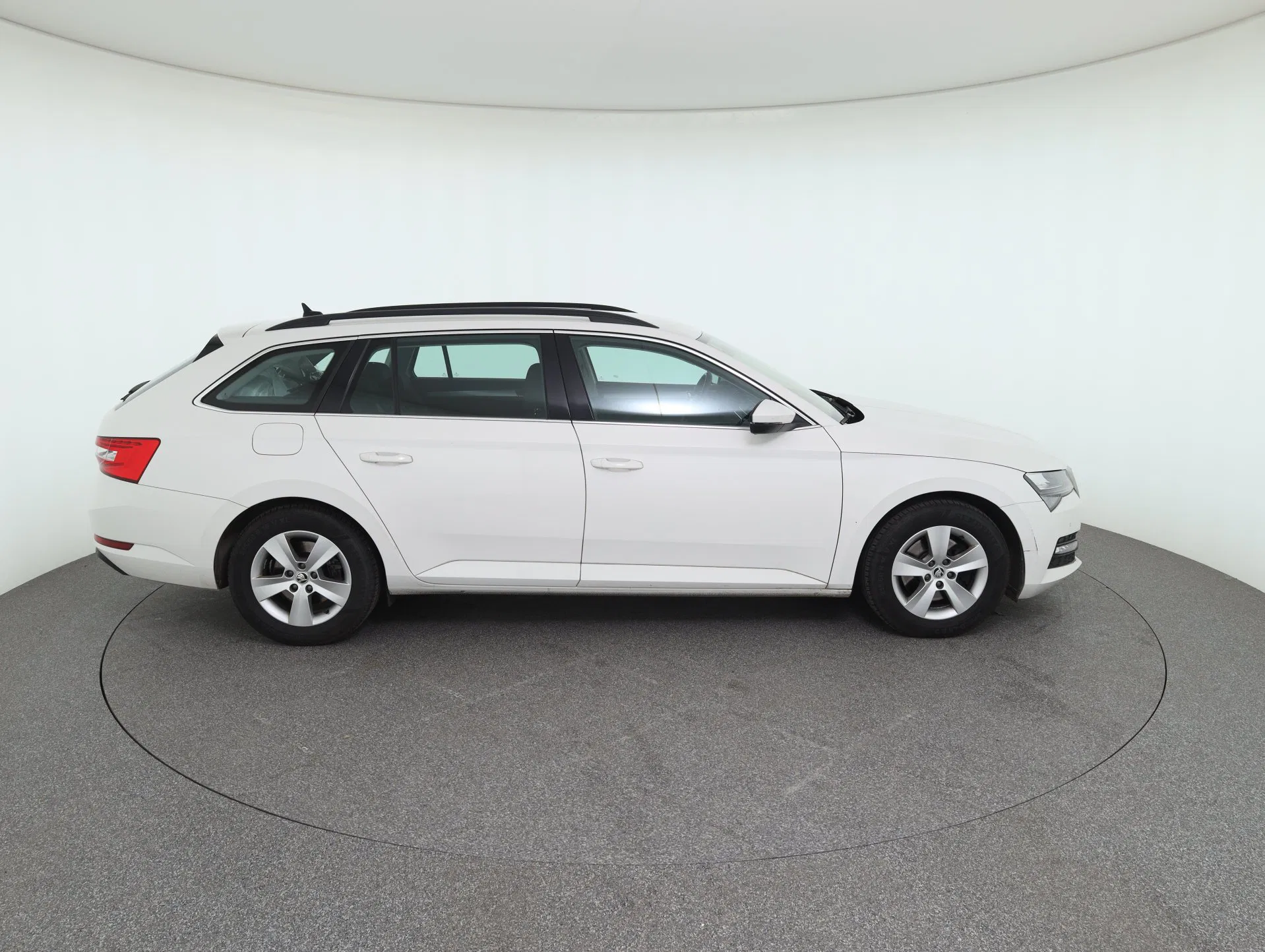 Skoda Superb Combi 2.0 TDI Ambition | Bild 5 von 31