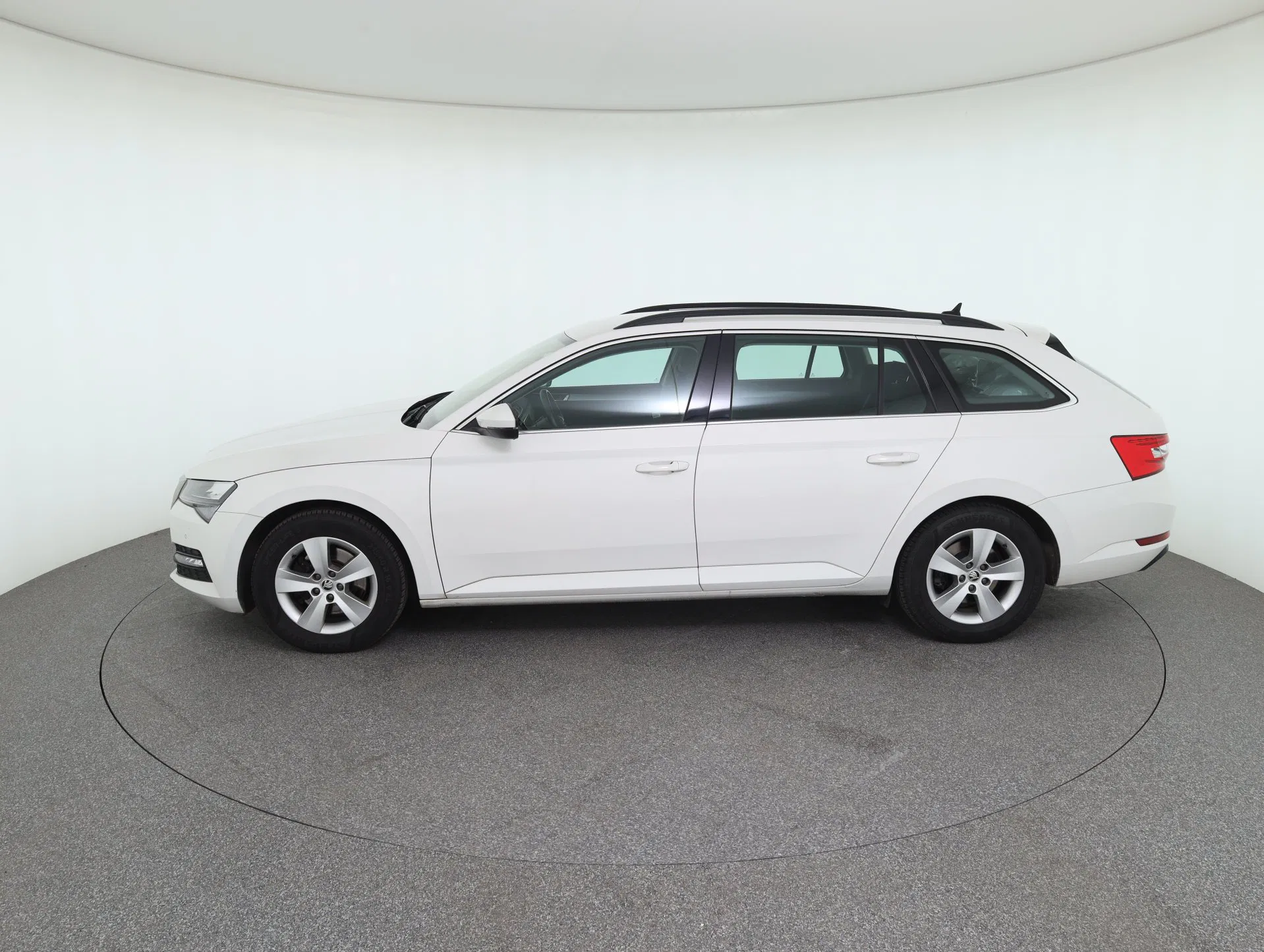 Skoda Superb Combi 2.0 TDI Ambition | Bild 9 von 31