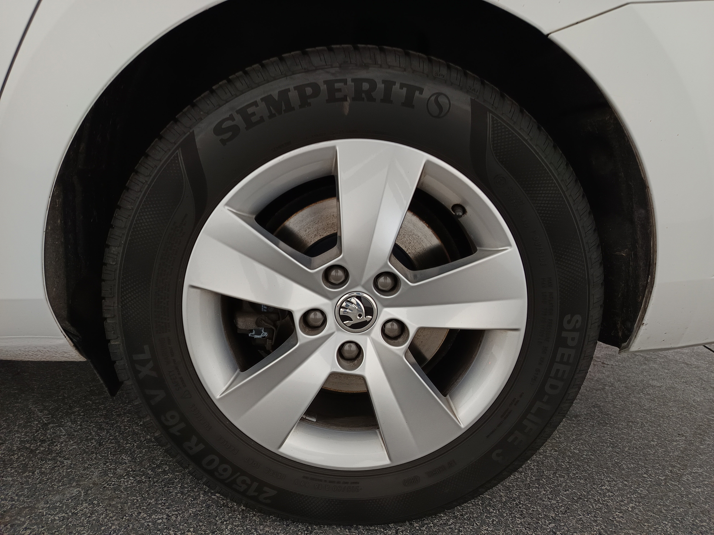 Skoda Superb Combi 2.0 TDI Ambition | Bild 9 von 30