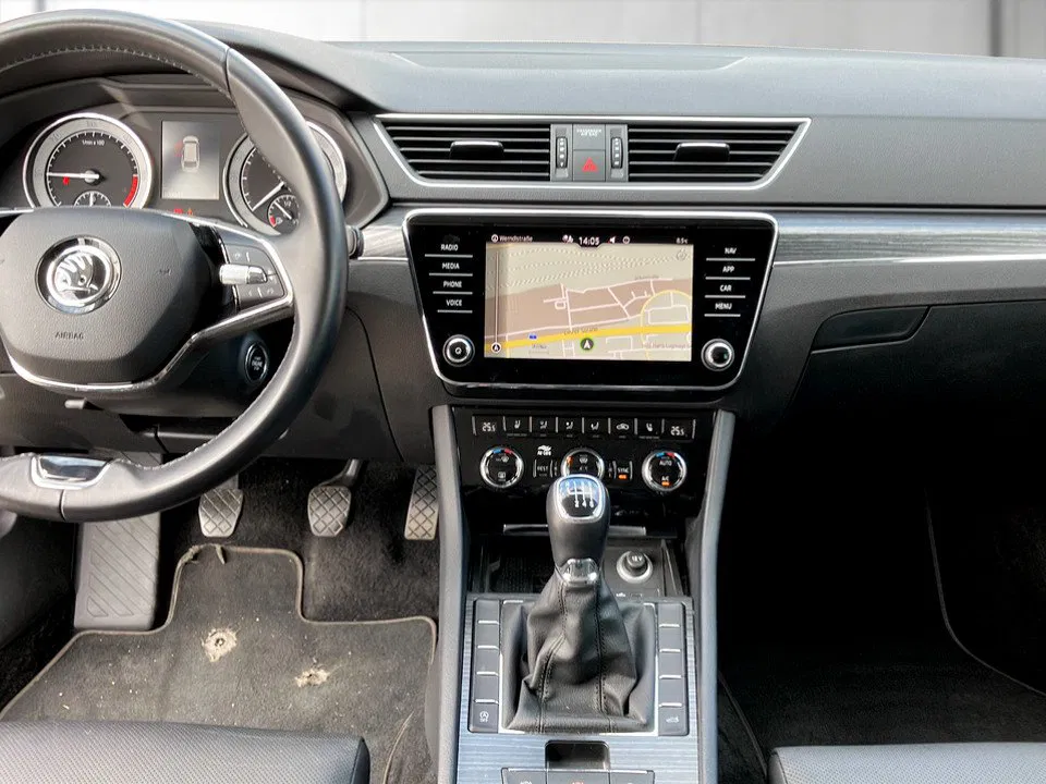 Skoda Superb Combi 2.0 TDI Style | Bild 11 von 21