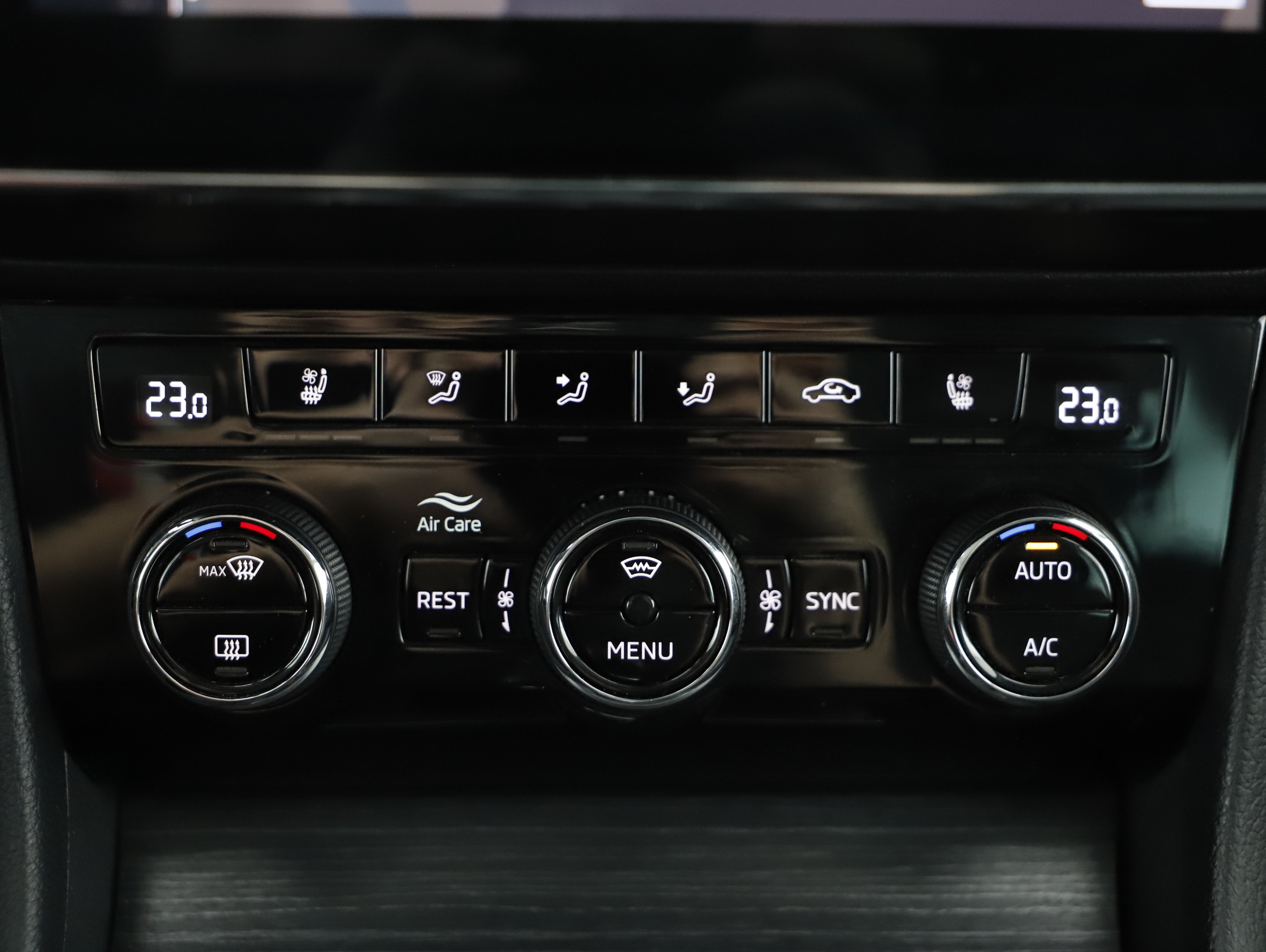 Skoda Superb Combi 2.0 TDI Style | Bild 12 von 21