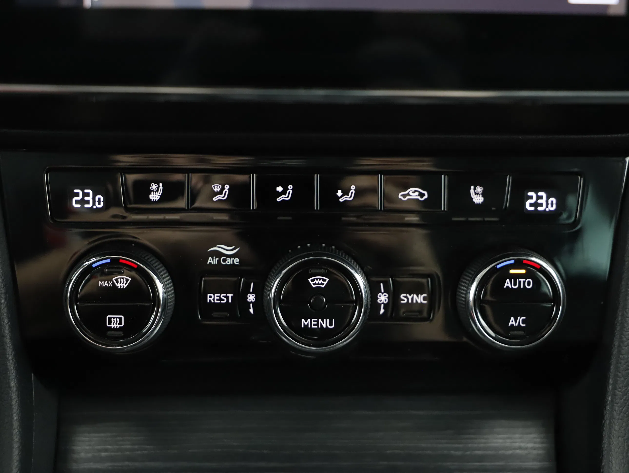 Skoda Superb Combi 2.0 TDI Style | Bild 12 von 21