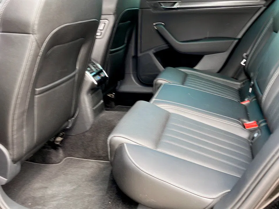 Skoda Superb Combi 2.0 TDI Style | Bild 12 von 21