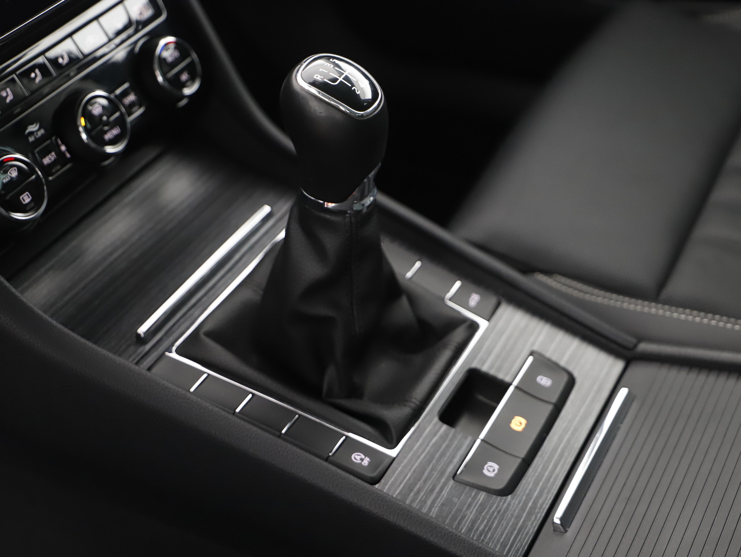 Skoda Superb Combi 2.0 TDI Style | Bild 13 von 21