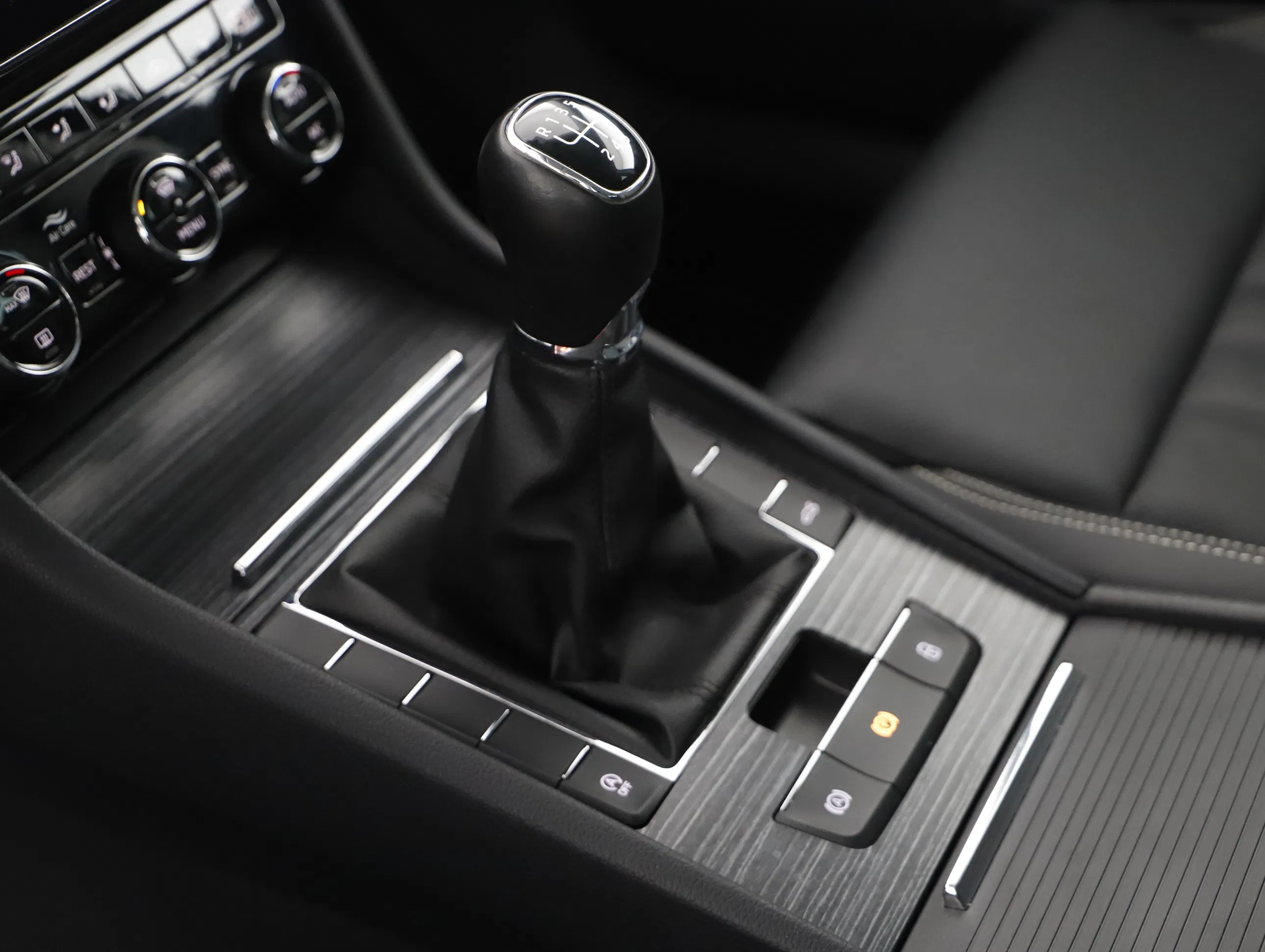 Skoda Superb Combi 2.0 TDI Style | Bild 13 von 21