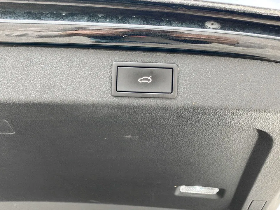 Skoda Superb Combi 2.0 TDI Style | Bild 14 von 21