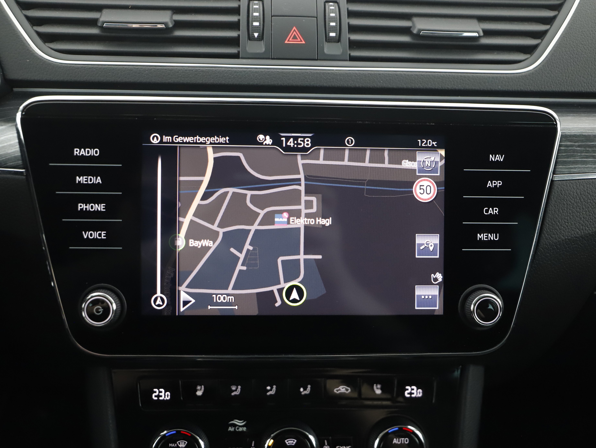 Skoda Superb Combi 2.0 TDI Style | Bild 16 von 21