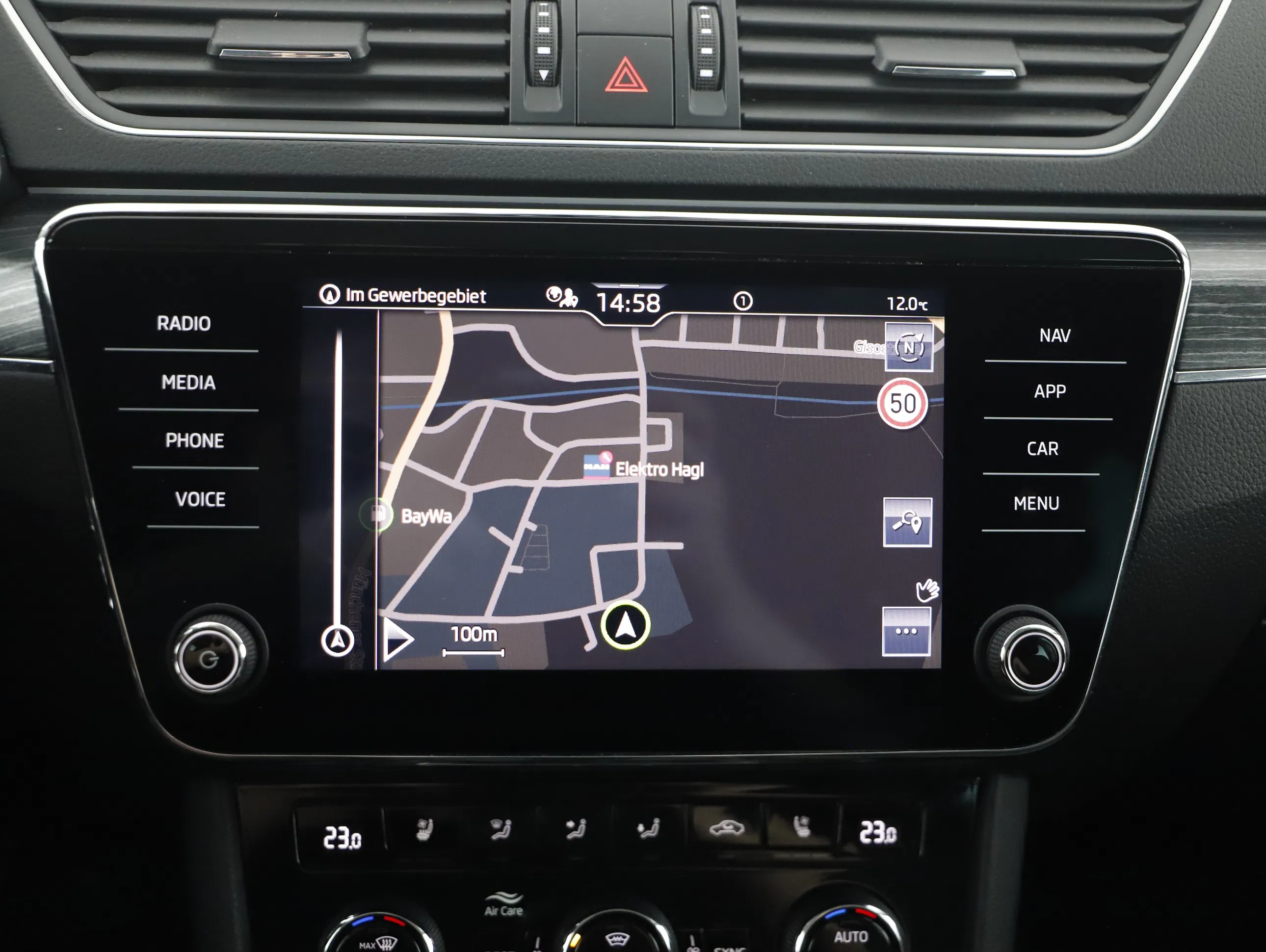 Skoda Superb Combi 2.0 TDI Style | Bild 16 von 21