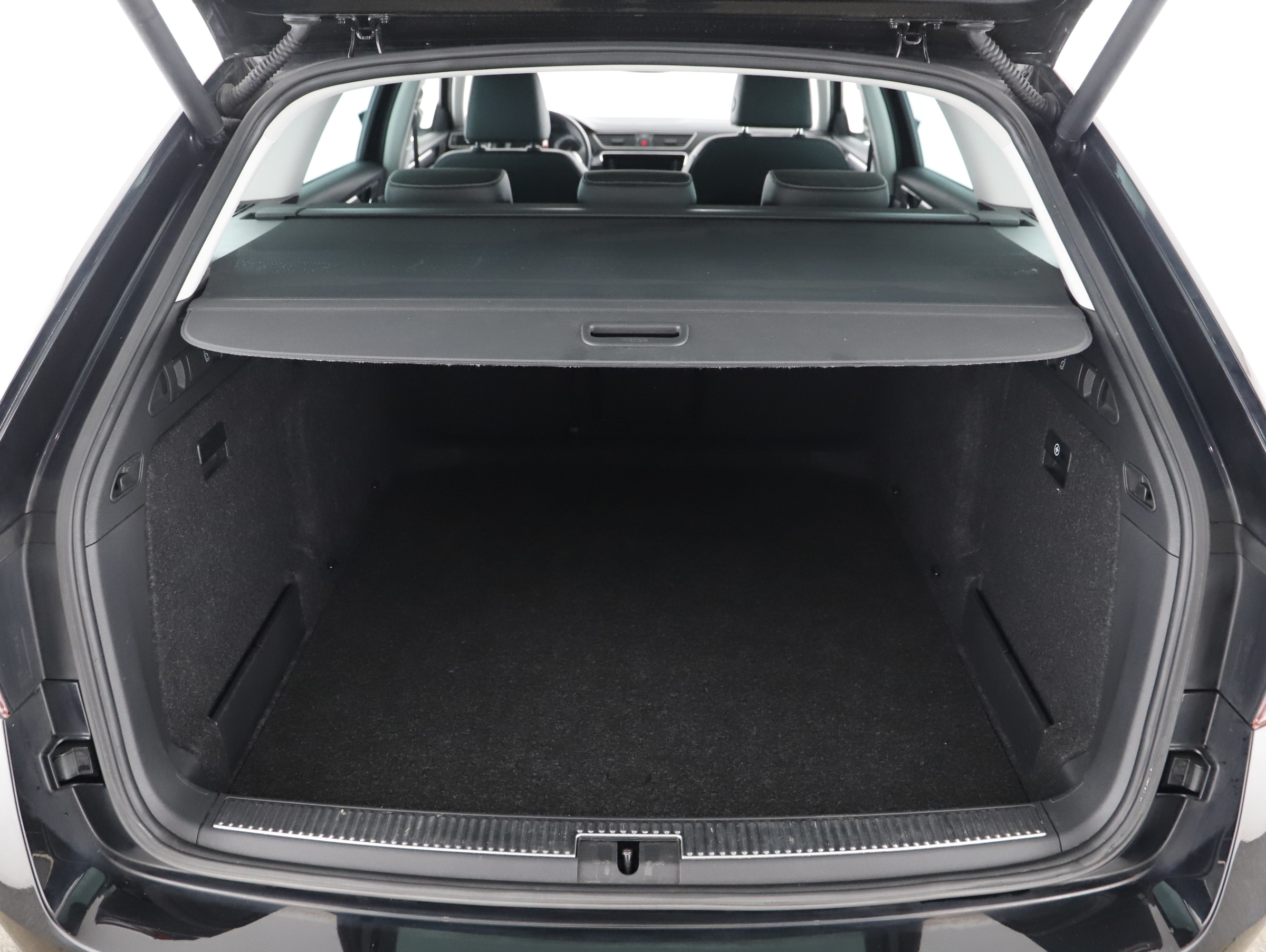 Skoda Superb Combi 2.0 TDI Style | Bild 17 von 21