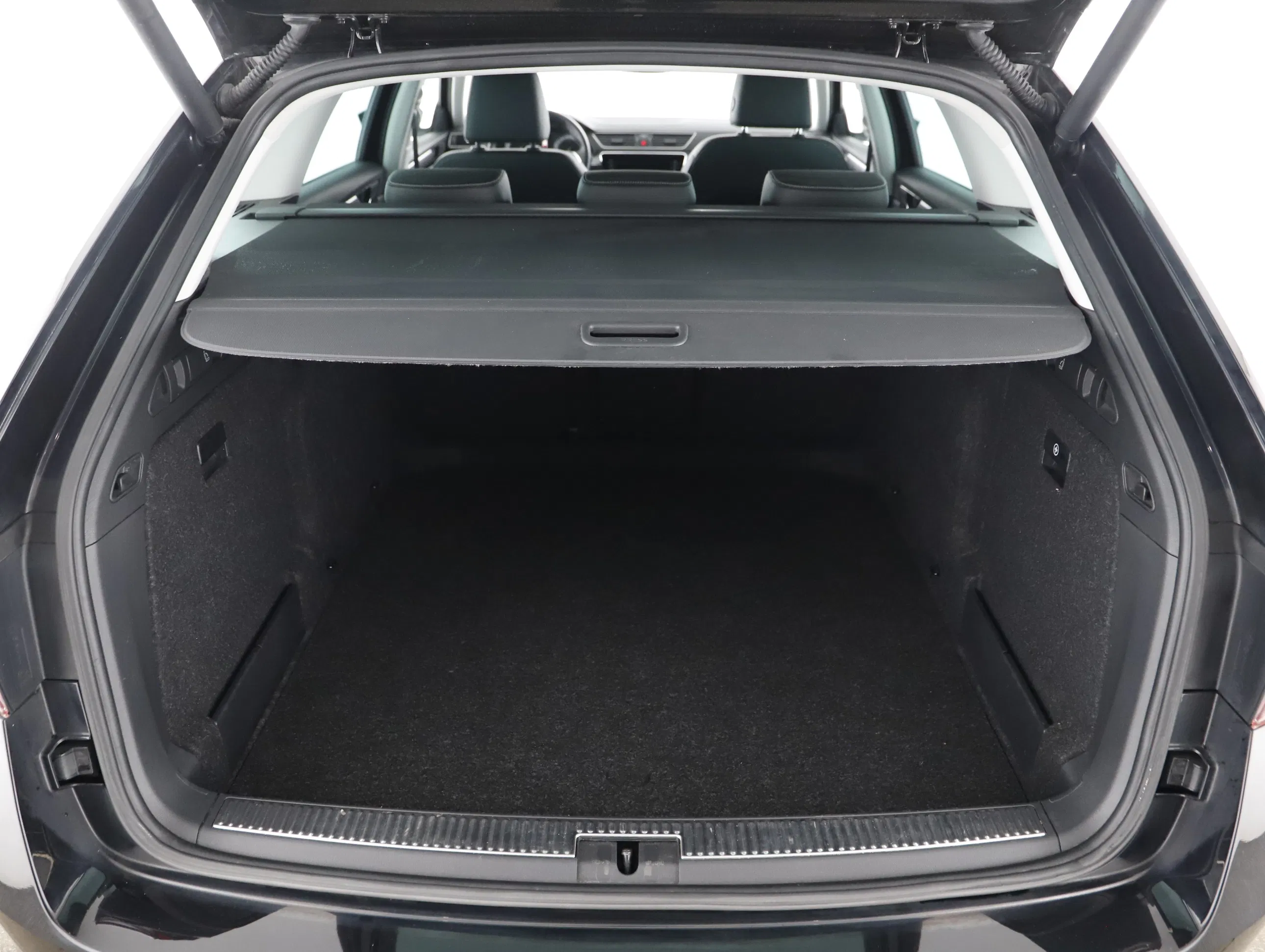 Skoda Superb Combi 2.0 TDI Style | Bild 17 von 21