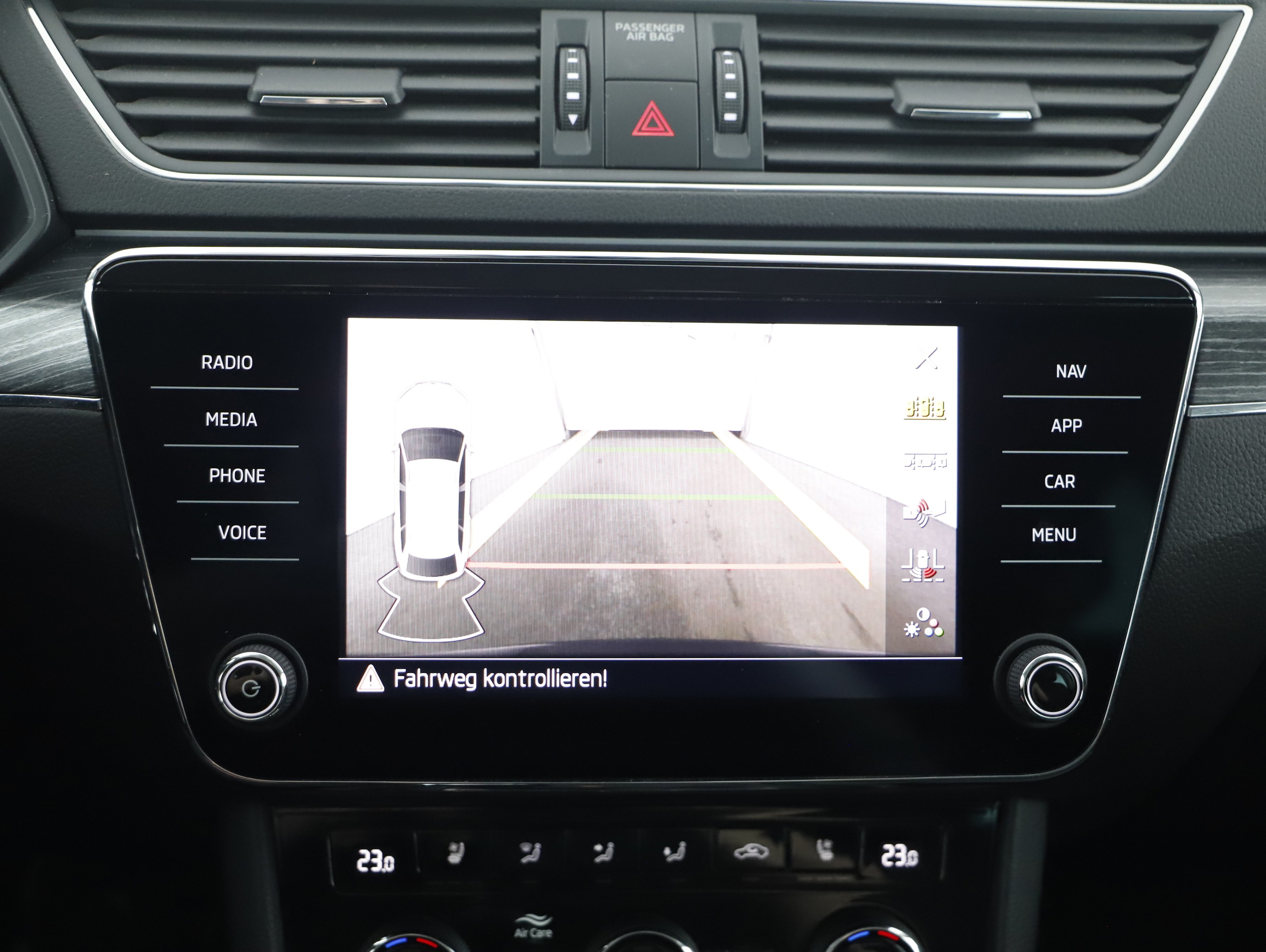 Skoda Superb Combi 2.0 TDI Style | Bild 18 von 21