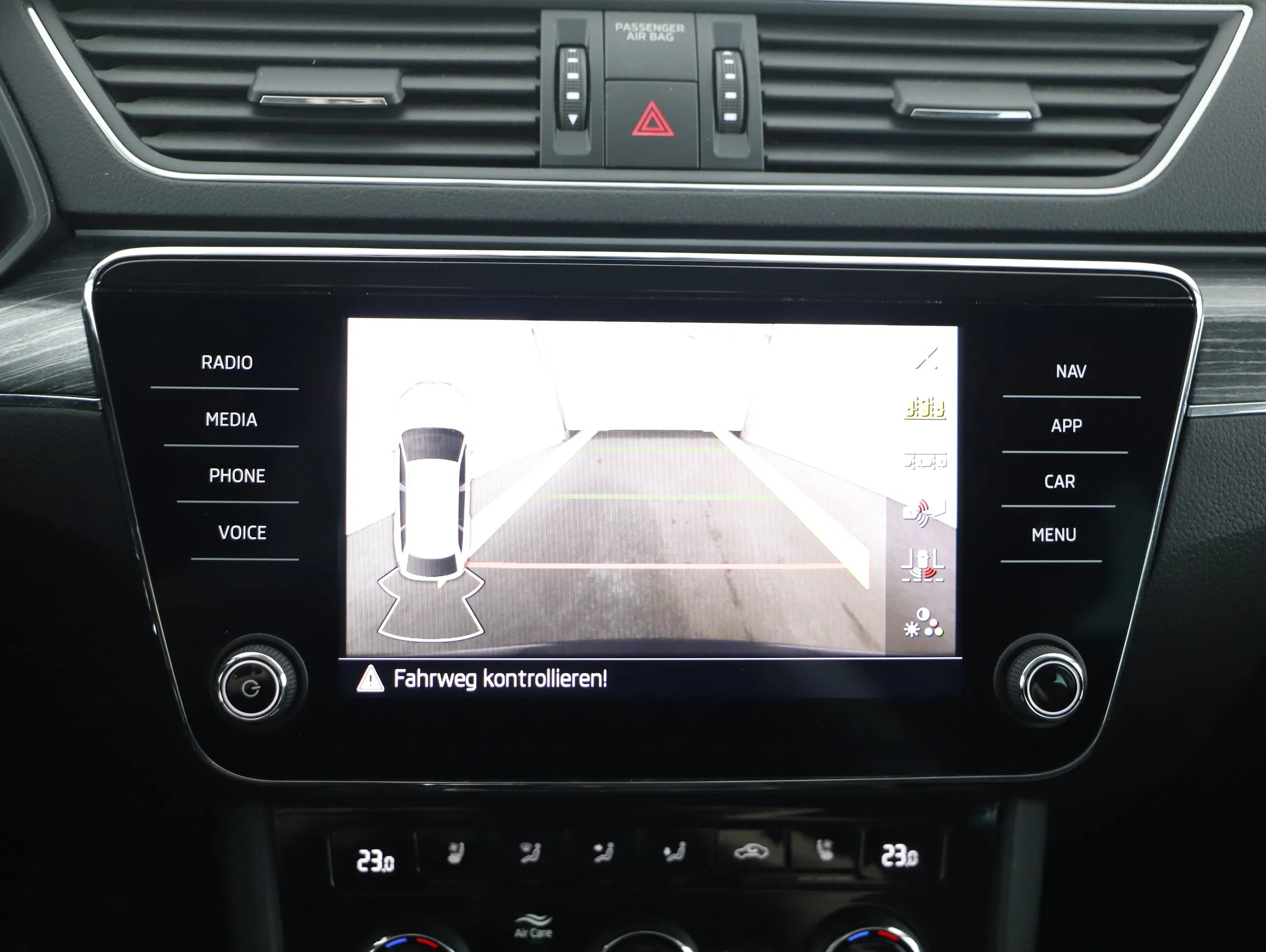 Skoda Superb Combi 2.0 TDI Style | Bild 18 von 21