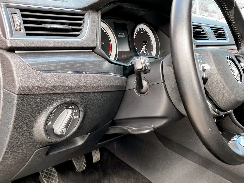 Skoda Superb Combi 2.0 TDI Style | Bild 17 von 21