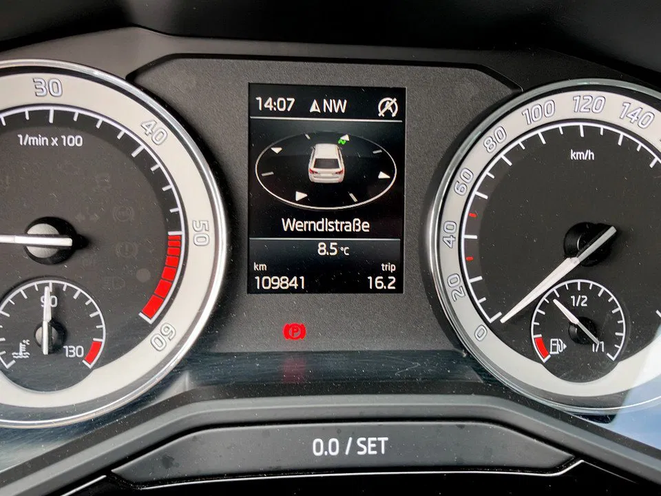 Skoda Superb Combi 2.0 TDI Style | Bild 18 von 21